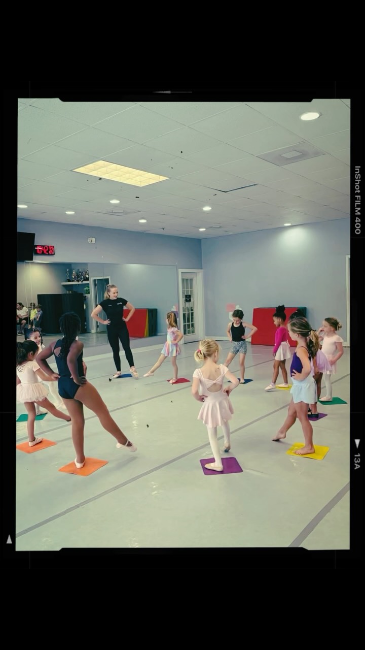 We love Saturdays with the littles!
#childrensdance #ballet #acro #dalianadance #dancetraining