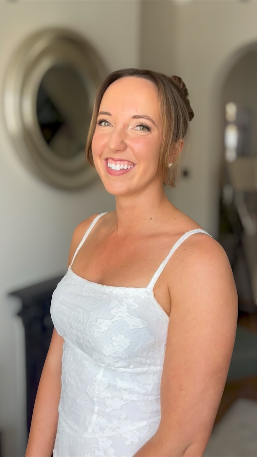 I’m absolutely loving styling all kinds of French twists lately ✨
For this trial, I transformed shoulder-length hair into a thick, elegant French twist full of beautiful volume using @cliphairlimited clip-in extensions. You can see the extensions aren’t perfectly blended—but that didn’t matter for this look, as the goal was all about creating fullness and structure for the updo.
A very successful trial, and I’m so excited to recreate this look on her wedding day. 🤍
There’s something so timeless and sophisticated about a French twist, and I love finding ways to customize it for every hair type and length.