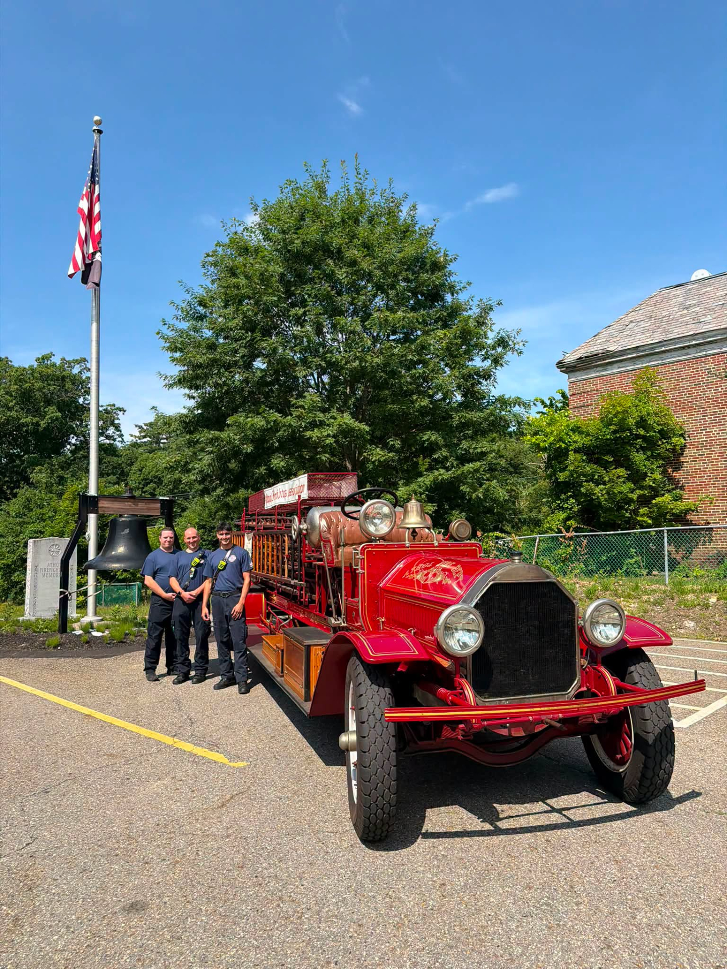 Wishing everyone a safe and happy 4th of July from the Athol Fire Department!
#AtholFire #Happy4thOfJuly #IndependenceDay