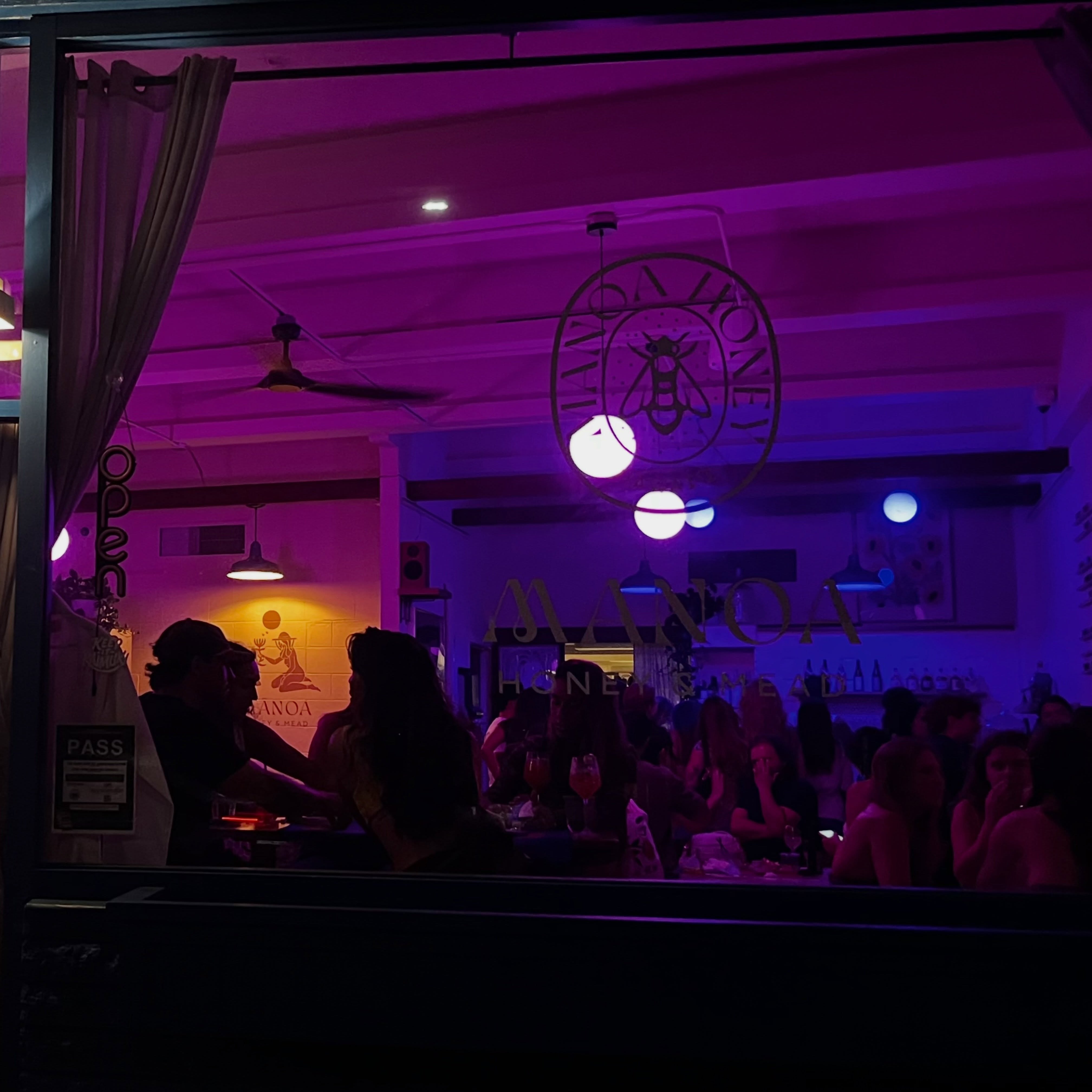 We’re still buzz-ing after last nights Friday Night Music!
@jujub3ats spun for 2 hours and had the room dancing!
Stay tuned for the announcement of the next one 🤭🤫
#thehoneybar #fridaynightmusic #livemusichonolulu #keepitkaimuki