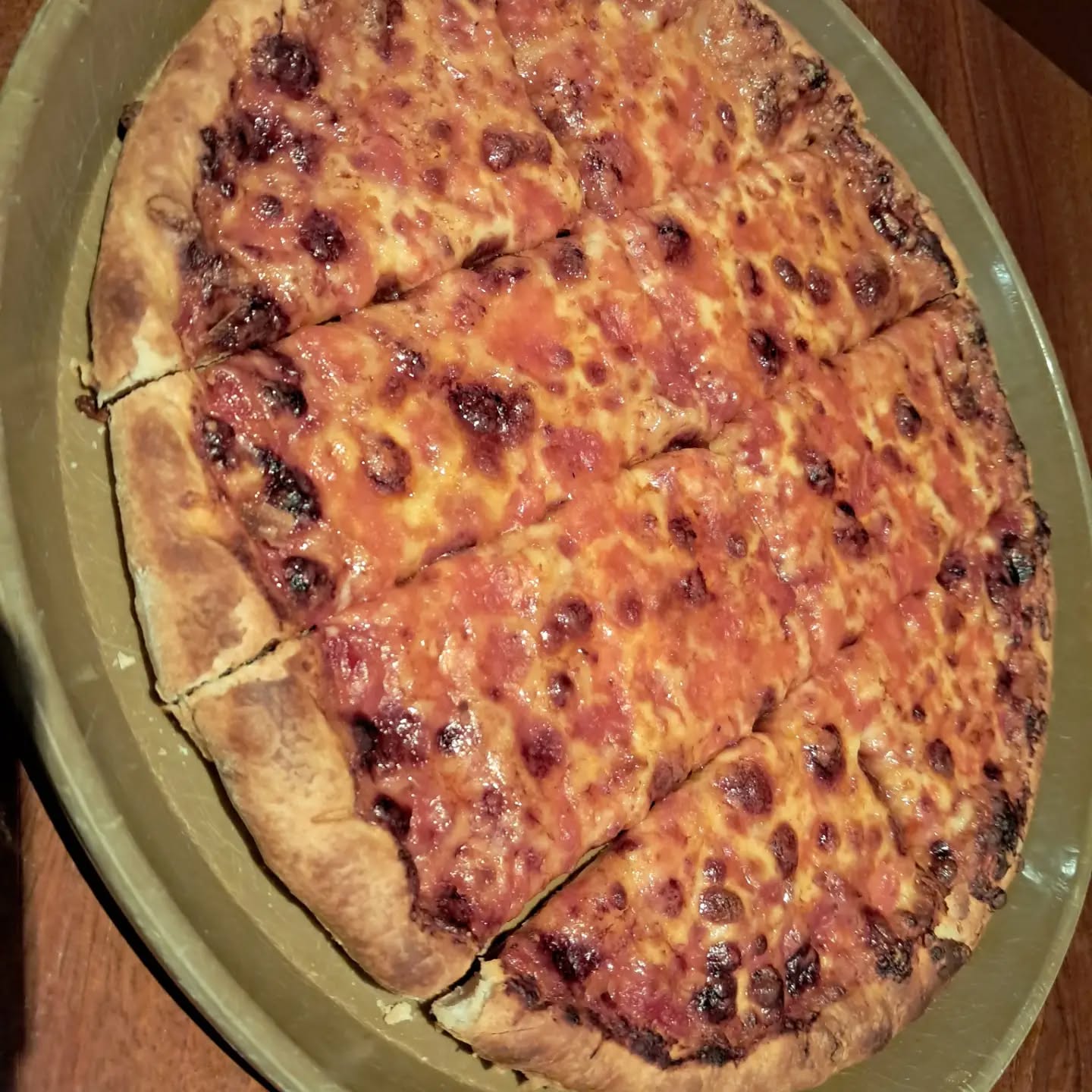 The Quattro Formaggio from @lacasapizzaria is cheese deliciousness with its Romano, Mozzarella, Asiago, and White Cheddar blend. In fact this is one of my favorite cheese slices.
Today's Faturday lunch truly was significant in meeting with long-time friends and lives shift to new adventures.
After lunch I made a stop at @truckstapspatio for a chicken rice bowl at @theabrakebabrallc and said hi to Isaiah at @crunchfactoromaha (try the chicken dill sandwich)
Happy Faturday everyone and always remember to Connect With Food!