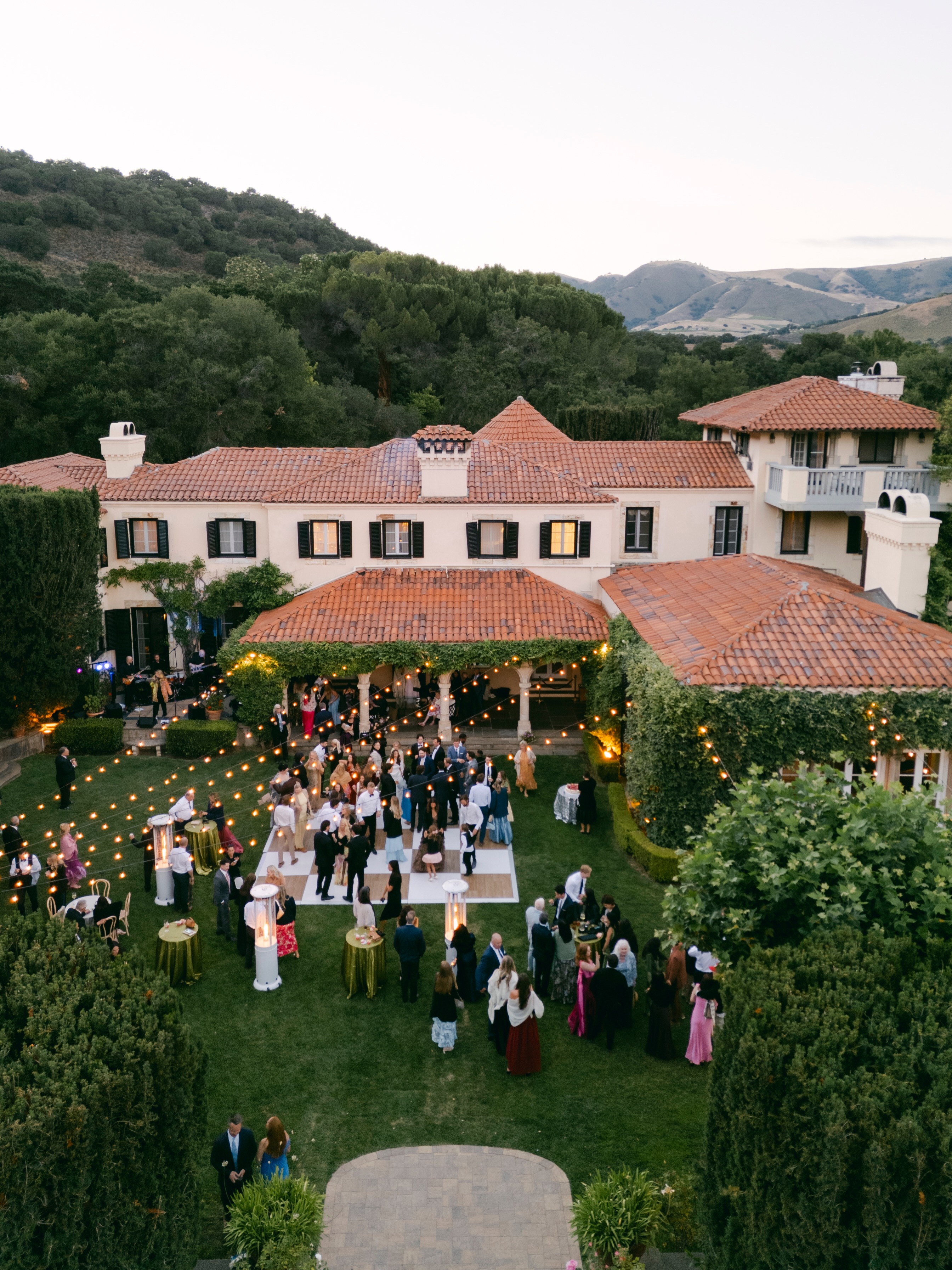 From the motorcourt to the Loggia Lawn, the celebration only got better. Golden hour, family dances, millefoglie dusted tableside, and a dance floor that stayed full long after sunset. Exactly how a wedding reception should feel. ✨
Ariel and Gunner wanted their wedding weekend to feature guest experiences that felt effortless and like they always belonged at Stonepine Estate. Their dancing reception capitalized on Stonepine’s scenery and natural architecture and featured a gelato bar, donut cart and ice luge for guests to enjoy 🌼
Planning & Design: @StyledByLinds_
Photographer: @PaulinaPerrucciPhoto
Floral Designer: @AllPurposeFlowerLA
Venue: @StonepineEstate
Rentals: @AdoreFolklore @CatalogAtelier @TheoniCollection @BBJLaTavola
Content Creation: @ItsForeverClub
Hair and Makeup: @AlebeeBrides
Bar Service: @SoulfulxSips
Entertainment: @LuckyDevilsBand
Ice Luge: @ChiselitIce
Gelato Cart: @Gio_Gelati
Wedding Cake: @TartandTin
#carmelvalley #carmelweddingplanner #californiaweddingplanner #stonepineestate
