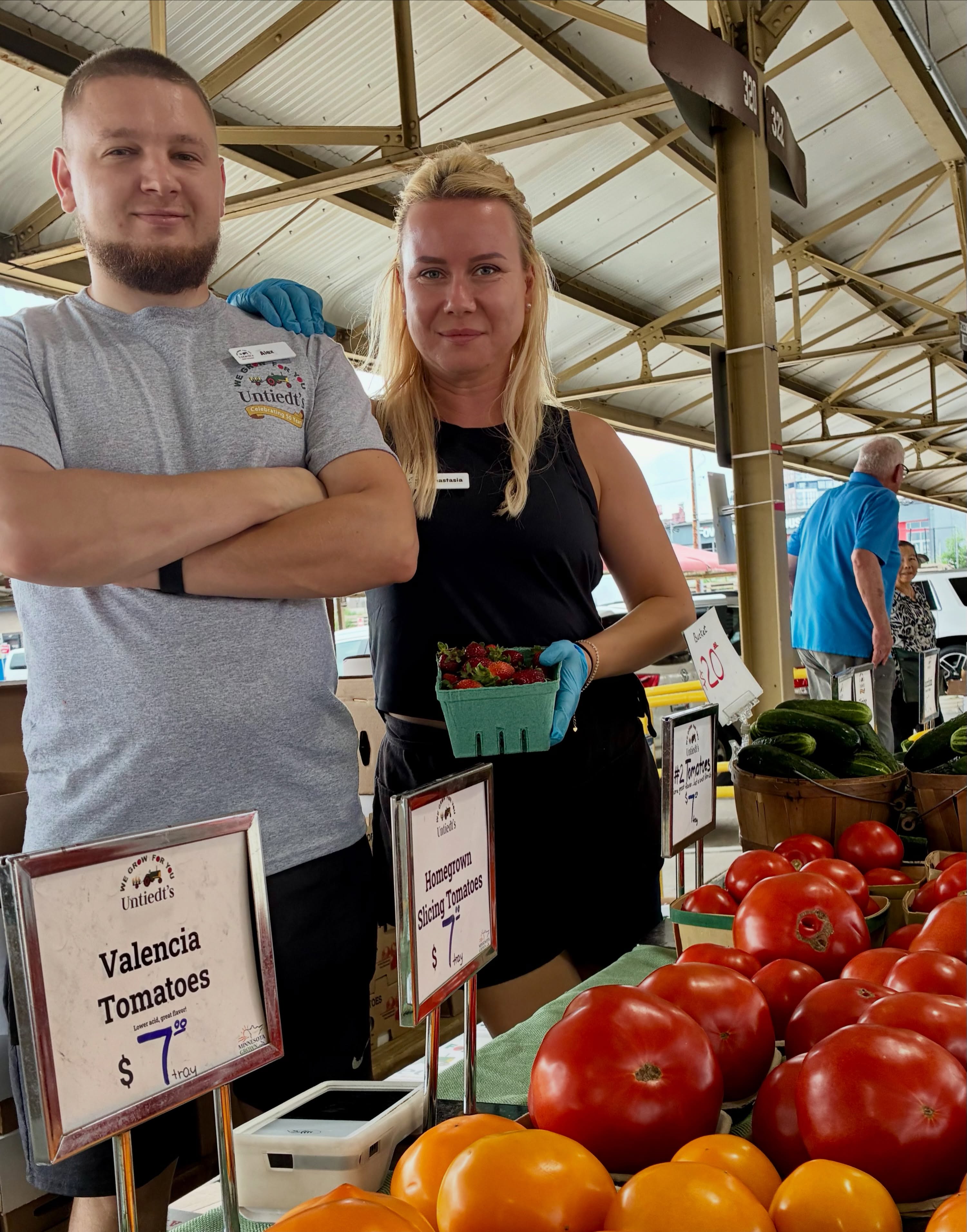 Happy Friday! Whether you’re in need of some fresh produce for your weekend get together or want to swing in for breakfast on the way to the cabin, we’ve got you covered at the market until 1. 🍅🥒