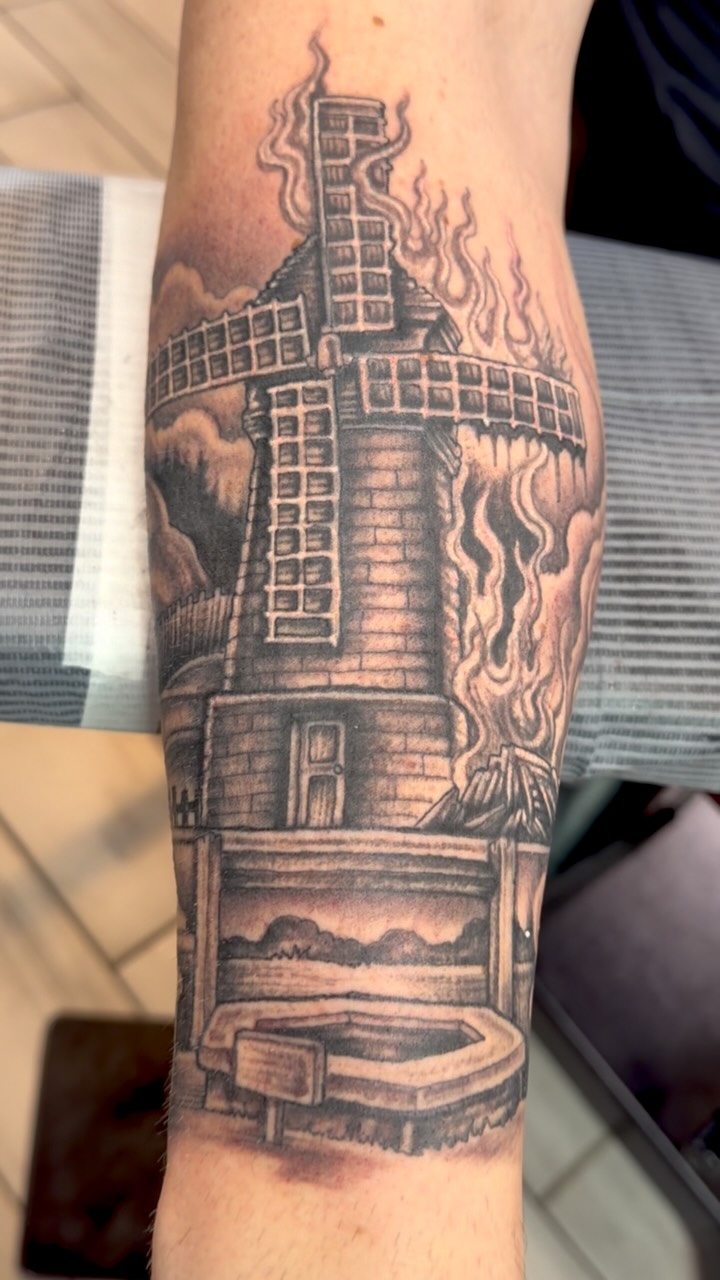 Can you name the popular video game from our youth that inspired this windmill tattoo??
#gamer #videogame #videogames #gamergirl #tattoo
@kingpintattoosupply @electricgoldonparkblvd @truetubes @eternalink @inkmaster @luckysupplyusa @acehighprinting @afterinked @afterinkedcolombia