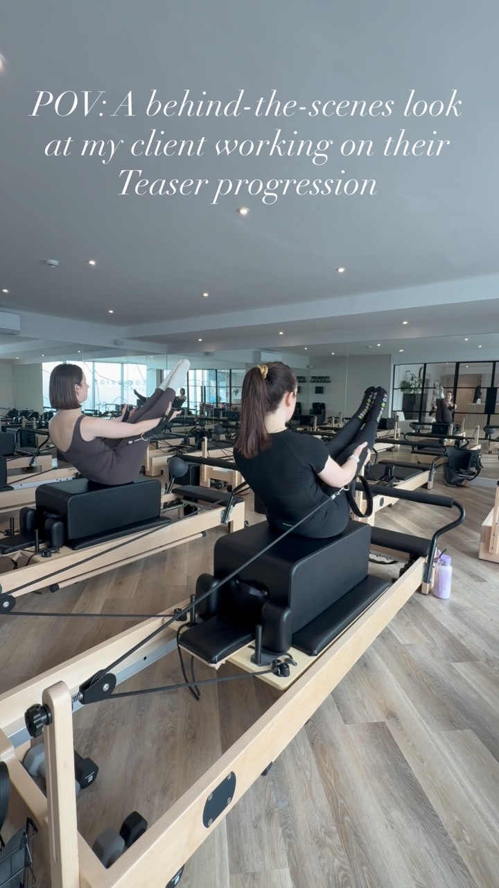 Behind the scenes of a Teaser progression in a private session🫶🏻
I love working in a private setting as you can adjust the programming around the individual and how there body is feeling🧘🏻♀️
Today was Teasers other times it’s Shoulder Bridges to mobilise the spine💪🏻
📍 @coreconnexion