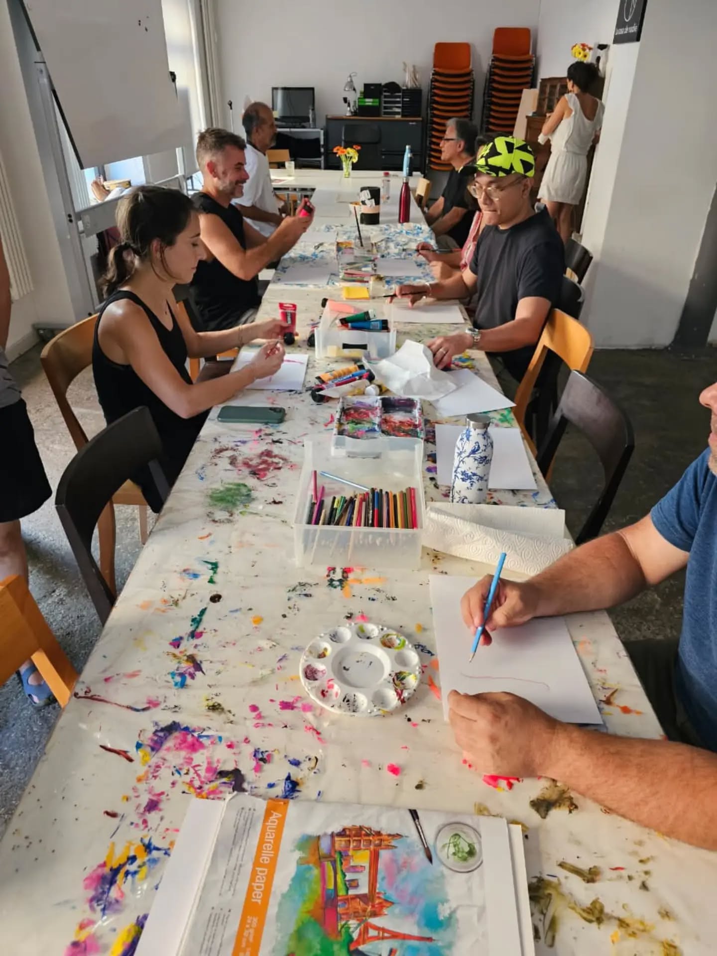 Creativity, mindfulness and meaningful connections.
This week we had the pleasure of hosting the second session of Meditation and intuitive painting with Lola Maggi, where participants took time to reconnect with themselves through reflection and meditation.
We also welcomed everyone to our Painting Workshop with Honorio Robledo, an inspiring afternoon where creativity became another language to connect, express ourselves and share stories.
Thank you to our facilitators and to everyone who joined us. Your curiosity, openness and enthusiasm are what make these experiences so special.
We look forward to seeing you at our next workshops!
—
Esta semana tuvimos el placer de celebrar la segunda sesión de Meditation and intuitive painting con Lola Maggi, un espacio para reconectar con nosotros mismos a través de la reflexión, pintura y la meditación.
También compartimos una inspiradora tarde en nuestro Taller de Pintura con Honorio Robledo, donde la creatividad se convirtió en una forma de expresarnos, conectar y compartir historias.
Gracias a nuestros facilitadores y a todas las personas que participaron. Su entusiasmo y disposición hacen que cada encuentro sea especial.
¡Nos vemos en los próximos talleres!
—
Diese Woche durften wir die zweite Session von Meditation and intuitive painting mit Lola Maggi erleben – ein Raum für Reflexion, Meditation und innere Ruhe.
Ausserdem fand unser Malworkshop mit Honorio Robledo statt, bei dem Kreativität zu einer besonderen Form des Ausdrucks und des Austauschs wurde.
Dankeschön an unsere Kursleitenden und an alle Teilnehmenden. Eure Offenheit und Begeisterung machen diese Workshops zu etwas ganz Besonderem.
Wir freuen uns schon auf die nächsten Workshops!
#etkultur #integrationstadtzurich #interAct #freeactivities #meditation&painting
