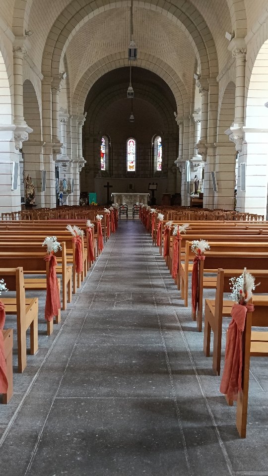 Parce qu'avant le mariage, il y a les couples qu'on rencontre en tant que prestataires.
On partage vos joies, vos doutes, votre stress durant les préparatifs. On vous accompagne en y mettant autant d'ardeur et de coeur que s'il s'agissait de notre propre mariage.
Et on est récompensé. Par vos émotions. Par votre regard qui découvre notre travail. Par vous qui nous prenez dans vos bras.
Merci à tous les couples que j'ai eu l'immense joie d'accompagner. Merci pour vos sourires.
#mariage #terracotta #mariagedecoration