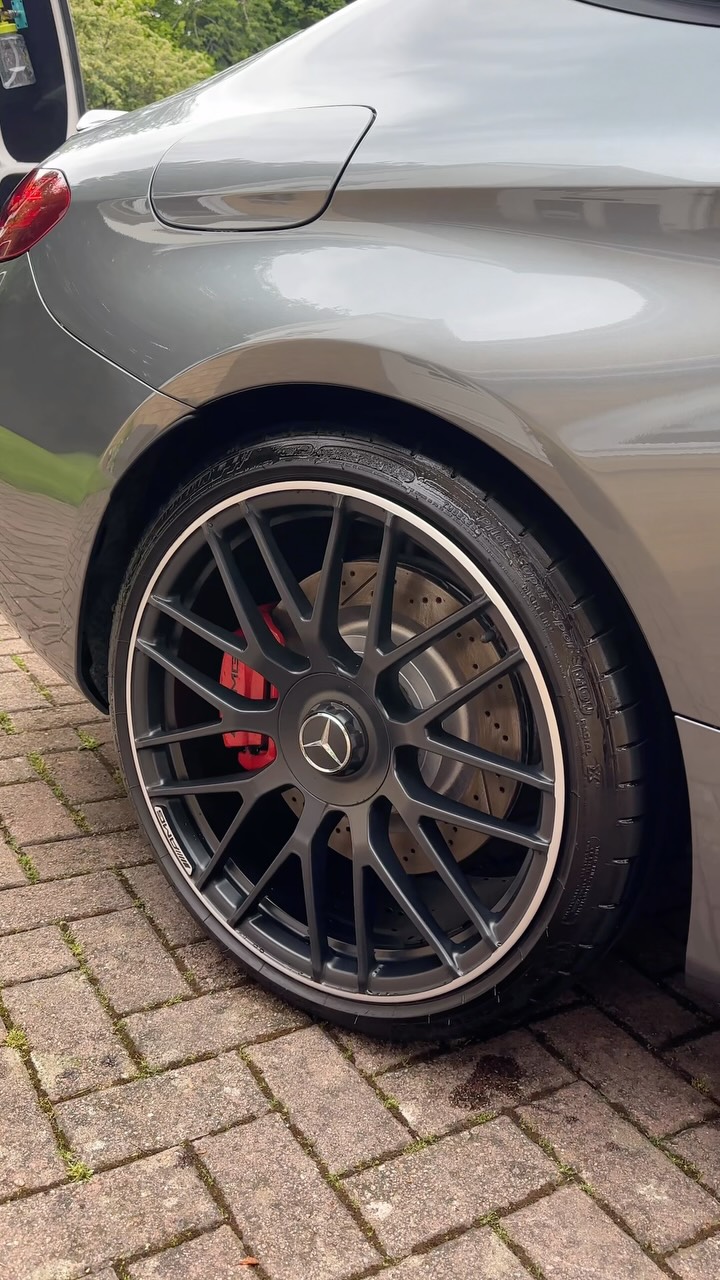 C63s wheel cleaning process in under a minute 🧼
——————————————
📞07394 082896
📩lpluxurydetailing@hotmail.com
💻https://www.lpluxurydetailing.co.uk
📍Bucks, Beds, Herts, Oxsf
#detailing #valeting #luxury #lpluxurydetailing #c63s