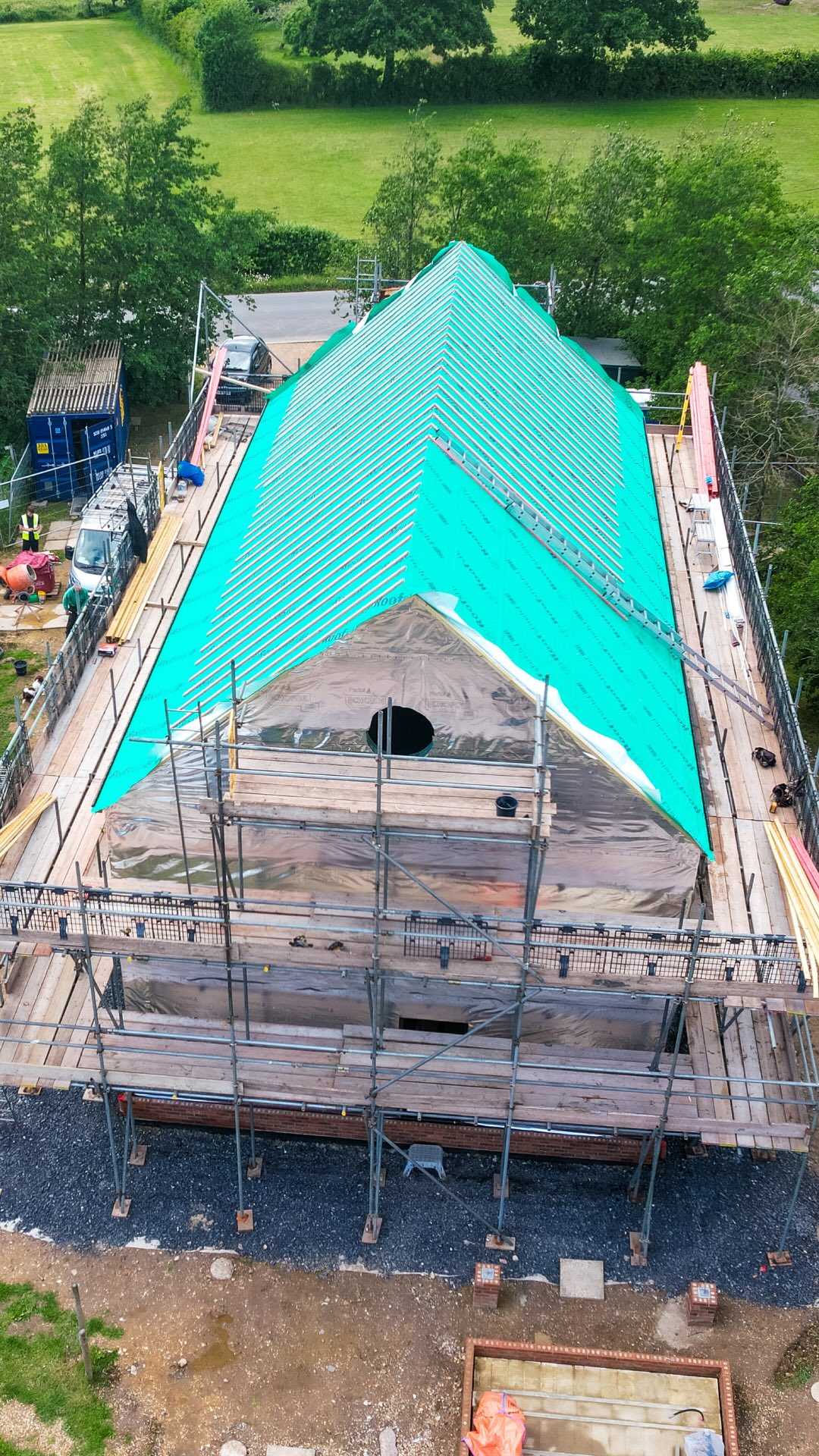 Welcome back to Cherry Orchard.
The progress on this project has been fantastic to see, with the SIP structure now fully erected and the roof on in around four weeks from install starting.
Working alongside @lghowsonltd on the groundworks package and @tobiasweaverarchitect on the design, this self-build project is really starting to bring the client’s vision to life, with some standout architectural details already taking shape, including the circular windows.
We’re excited to see this sustainable home continue to progress as the next stages begin.
#sips #selfbuild #siteprogress #sustainablehomes #constructionlife