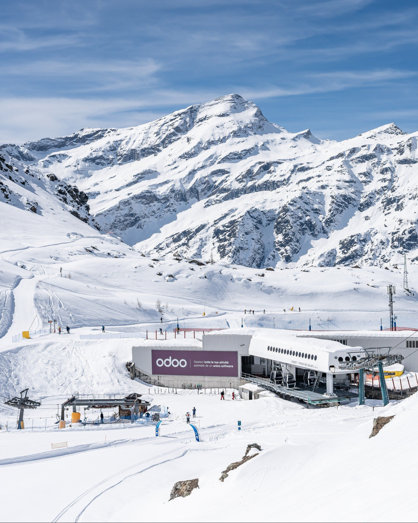 Odoo. The B2B software brand.
On a ski slope.
Founders and decision-makers don't switch off on holiday — they decompress.
They think with a clarity the office doesn't allow.
And somewhere between the first run and a quiet Glühwein, they make decisions.
Odoo understood what most B2B media plans miss: their customers are in the Alps every winter. Away from the noise. Finally reachable.
#odoo #skiresorts #skiresortcampaign