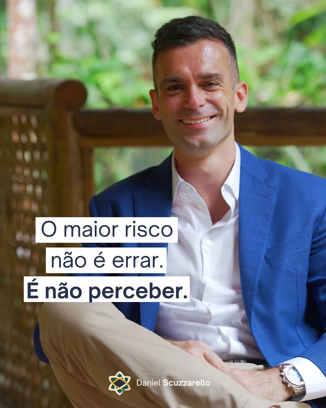 Um dos maiores desafios do desenvolvimento pessoal é que quase nunca enxergamos nossos próprios pontos cegos. Por isso é tão comum justificarmos comportamentos que criticaríamos facilmente em outra pessoa. O cérebro faz isso para proteger a imagem que construímos sobre nós mesmos. Não porque gostamos de nos enganar, mas porque admitir certas verdades exige abrir mão de certezas que carregamos há muito tempo.
Talvez seja por isso que evoluir, crescer, amadurecer… nem sempre seja confortável. Antes de mudar um comportamento, quase sempre precisamos aceitar que ele existe. E essa costuma ser a parte mais difícil.
Qual foi a última vez que você mudou de opinião sobre algo realmente importante?
#mindset #lider #mentoria #breathwork #quantumflow