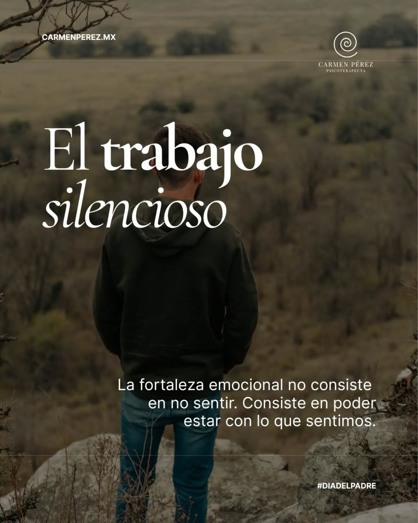 En consulta suelo ver un patrón que se repite: hombres que saben perfectamente lo que deben hacer, pero a quienes les cuesta identificar cómo se sienten. 🧠💔
Esto no habla de una incapacidad biológica. Habla de un aprendizaje cultural profundo que les enseñó que mostrar vulnerabilidad era sinónimo de debilidad o pérdida de autoridad.
Por eso, este mes dedicado a los hombres y la paternidad, quiero reconocer a quienes están haciendo un trabajo inmenso y silencioso: el de romper el molde. Aquellos que se atreven a ir a terapia, a pedir ayuda, a nombrar sus miedos y a construir vínculos mucho más honestos, especialmente con sus hijos.
No consiste en dejar de ser fuertes, sino en comprender que la verdadera fortaleza radica en la autenticidad. Al permitirse sentir, le están ofreciendo a las siguientes generaciones un regalo invaluable: el permiso de ser humanos.
A todos los padres y hombres en proceso de búsqueda interna: gracias por su valentía para transformar el presente. 🕊️
👇 Etiqueta en los comentarios a ese padre o terapeuta que te inspira a construir desde la presencia y la empatía.
#MasculinidadConsciente #ProcesoTerapeutico #SanacionEmocional #PaternidadReal #CarmenPerez