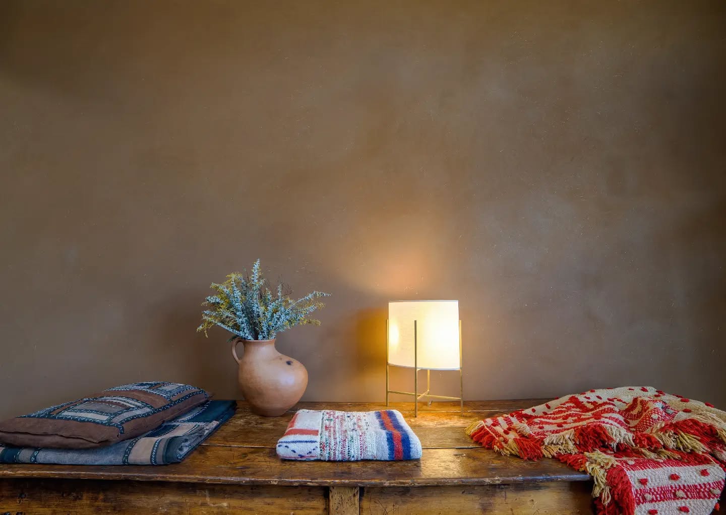 Clay plaster scenes @livingthreads_story
📸 @keithscott.nm