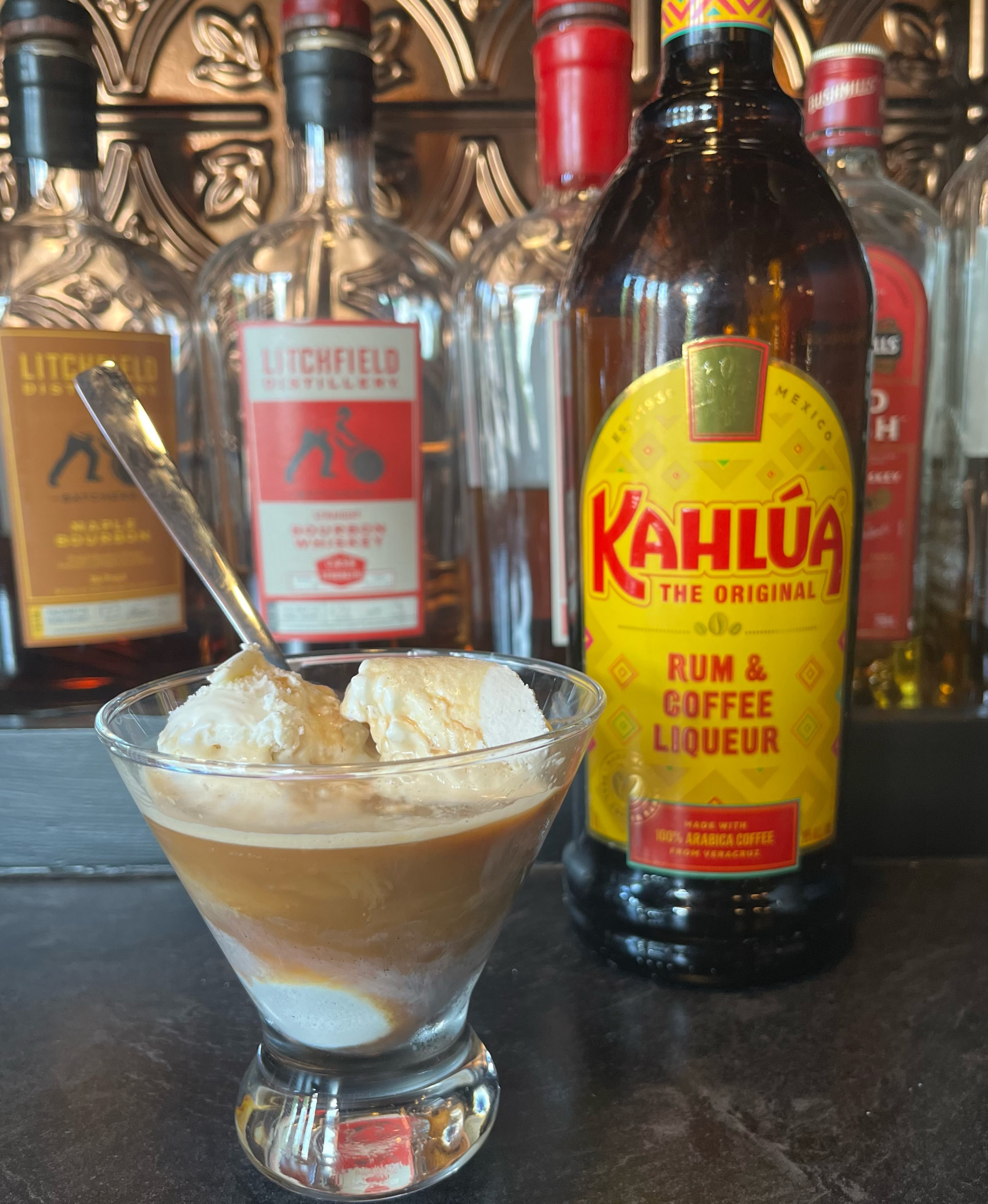 Boozy Affogato 🍸
Vanilla ice cream, topped with fresh brewed espresso, Kahlua
#special #icecream #coffee #blackduck