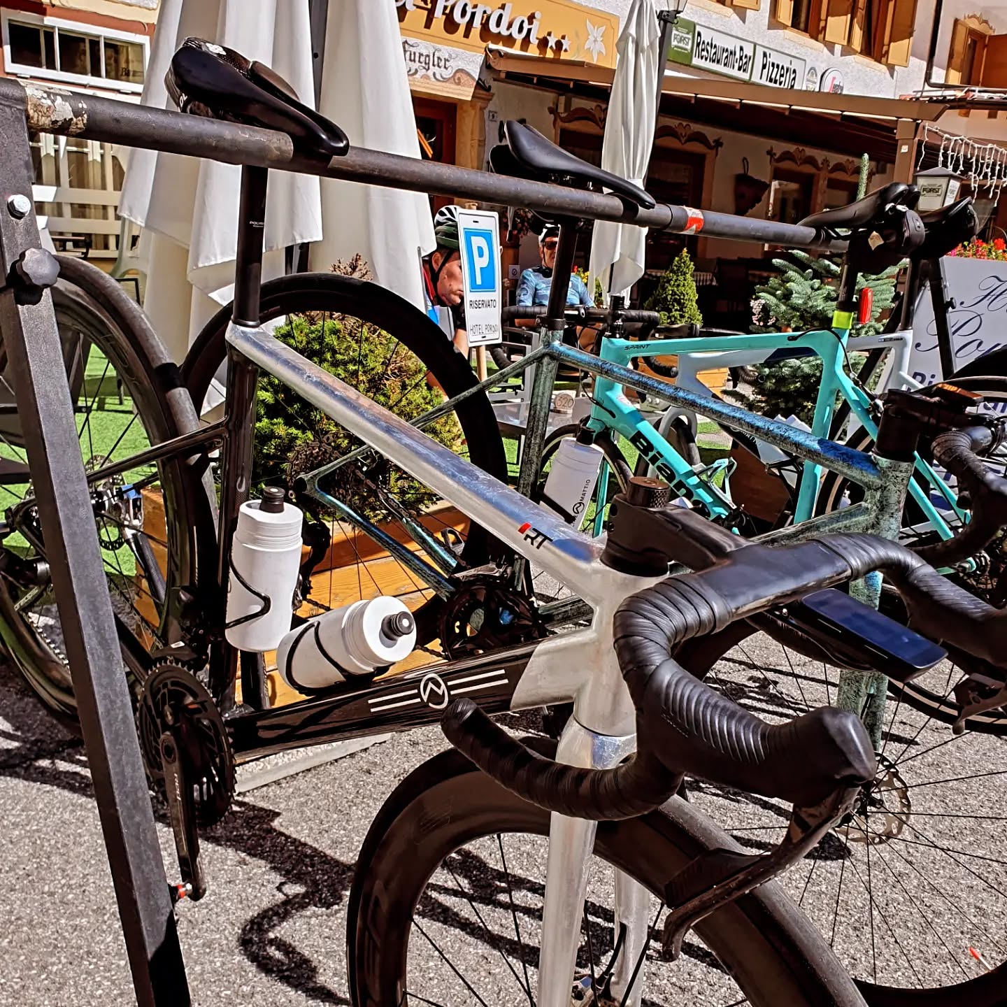 Met OM Cycling Tours volop genietend de Dolomieten 🌞🚲
#EtappeCycling
#officinemattio
#omcyclingtours