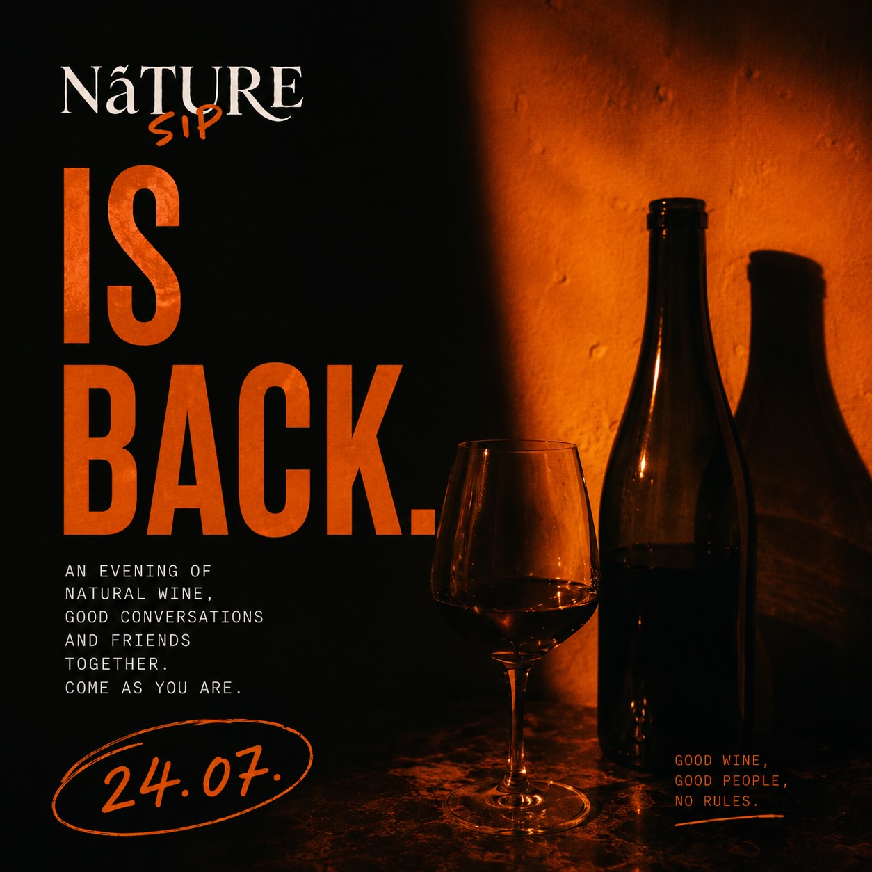 Nature Sip is back.
It’s been a while.
Und genau deshalb fühlt sich dieser Abend besonders an.
Kein klassisches Wine Tasting. Kein starrer Ablauf. Sondern ein Abend, an dem wir gemeinsam anstoßen, neue Lieblingsweine entdecken und einfach eine gute Zeit miteinander verbringen.
Wir starten mit einem Pet Nat, probieren uns durch eine handverlesene Auswahl an Naturweinen, teilen Geschichten hinter den Flaschen und genießen dazu feine Snacks. Ganz entspannt, ohne Fachbegriffe und ohne das Gefühl, irgendetwas über Wein wissen zu müssen.
Come as you are.
Ob du zum ersten Mal Naturwein trinkst oder schon längst verliebt bist – an diesem Abend geht es nicht darum, alles zu verstehen. Sondern darum, zu genießen, Fragen zu stellen, gemeinsam zu lachen und vielleicht einen neuen Lieblingswein mit nach Hause zu nehmen.
Ich freue mich riesig, dass Nature Sip wieder Menschen an einen Tisch bringt.
Good wine. Good people. No rules.
📅 Donnerstag, 24. Juli 2026
🕕 18:00 Uhr
📍 Analog Treff
Wiesenstraße 57, Nürnberg
🍷 5 Naturweine
🥖 Snacks & Wasser inklusive
⏳ ca. 3 Stunden
49 € pro Person
Limited seats.
Book your spot → naturesip.de