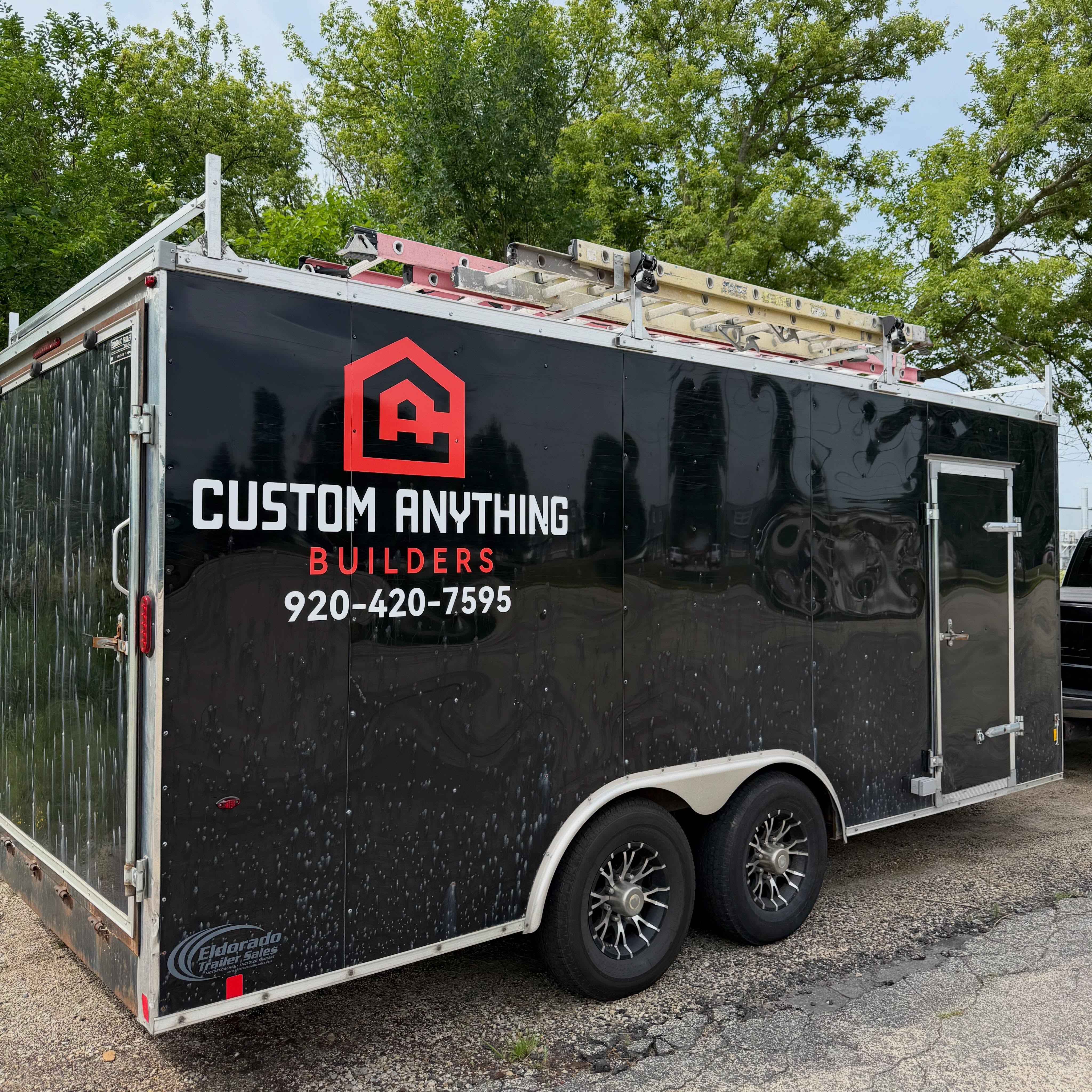 Quick trailer lettering for @custom_anything_builders this morning…… sweating already!
.
.
.
#trailerdecals #trailerlettering #riponwi #customgraphics