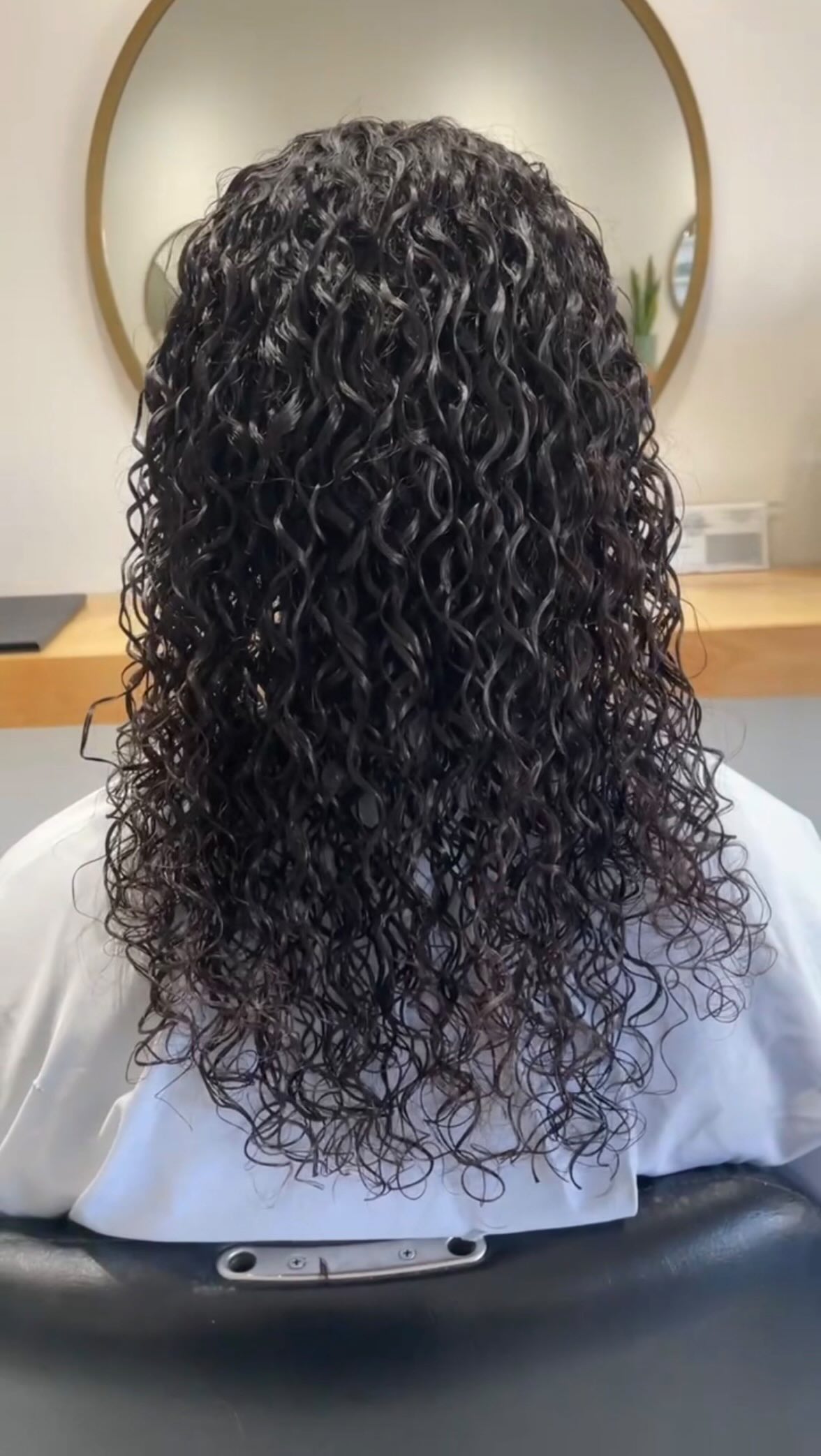 As curly hair specialists, yes we can 💯