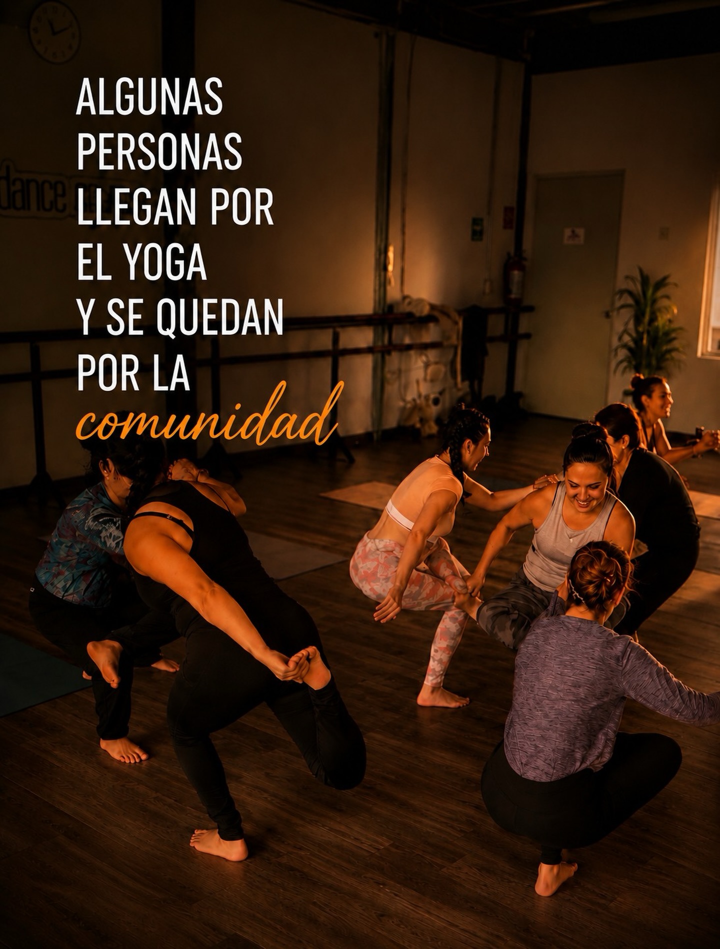 ALGUNAS PERSONAS LLEGAN POR EL YOGA Y SE QUEDAN POR LA COMUNIDAD
Llegan buscando ejercicio.
Llegan buscando flexibilidad.
Llegan buscando aliviar el estrés.
Y poco a poco descubren algo más.
Personas reales.
Conversaciones reales.
Apoyo real.
Porque una práctica se vuelve mucho más poderosa cuando se comparte.
Y eso también forma parte de Rou Yoga.
#rouyoga #comunidad #yogacdmx #ashtangayoga #bienestar