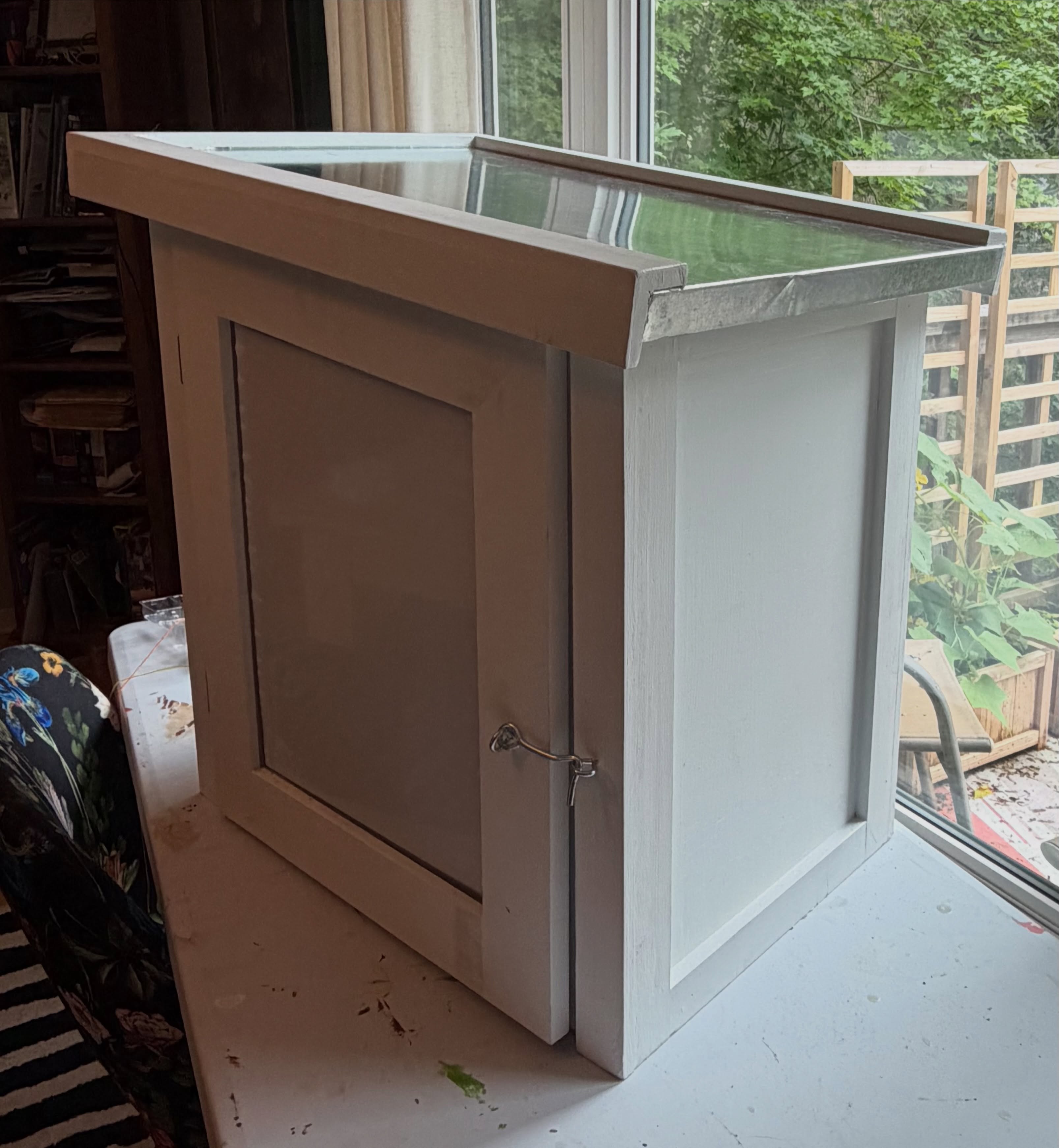 Many of you guessed right! My second hand painted Little Free Library is happening for one of the best nonprofits around @readwithmemn! 🌈📚❤️
Join us on August 7th for the big event, there will be food, art, dancing! Also your chance to win this Little Free Library!
See another sneak peak on slide two 👀