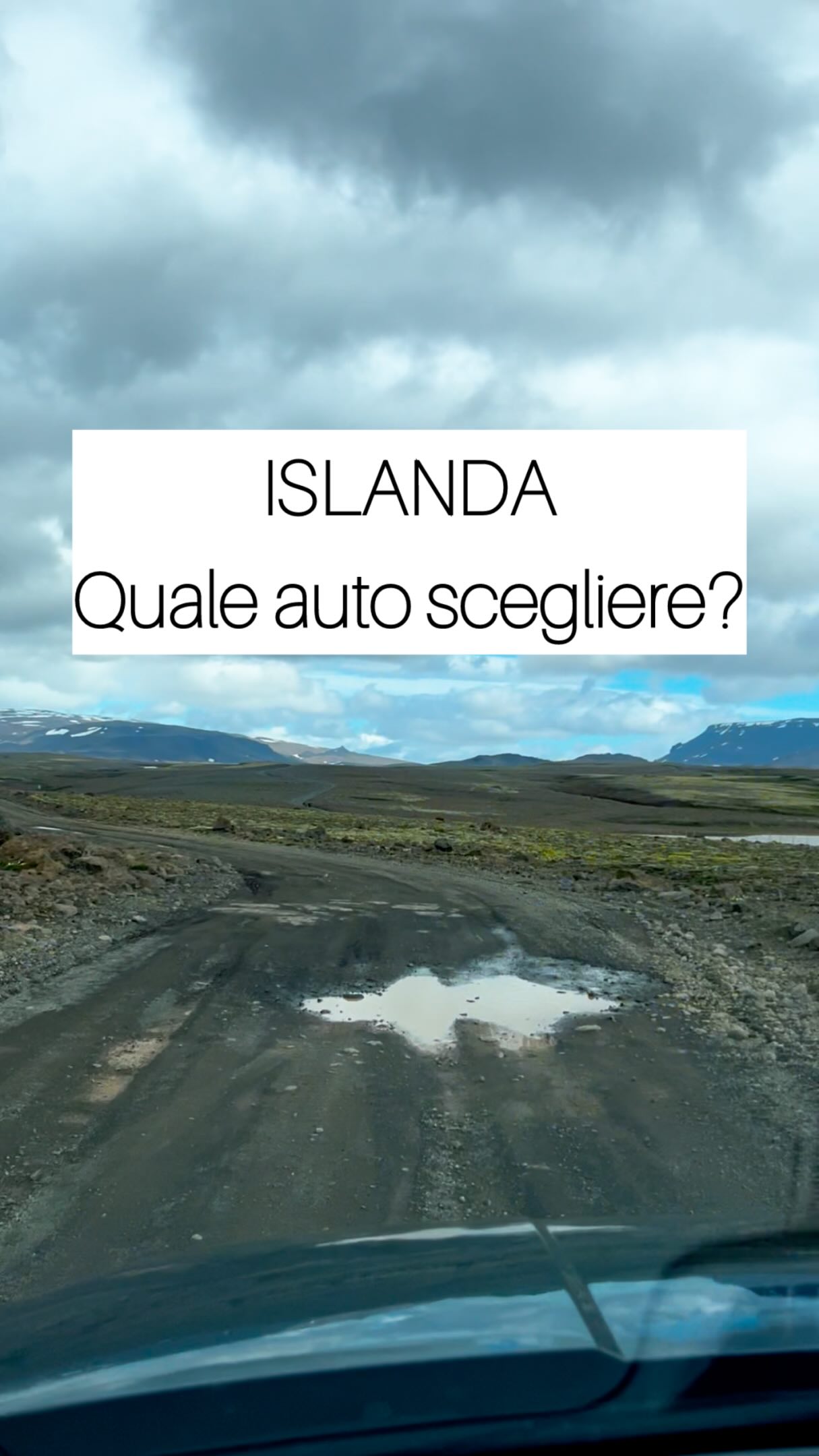 🚨 Molti turisti lo scoprono troppo tardi: in Islanda non puoi guidare ovunque con una normale auto! 🇮🇸🚙
Se stai organizzando un viaggio in Islanda, questa è una delle cose più importanti da sapere.
La buona notizia è che con un’auto a due ruote motrici (2WD) puoi percorrere senza problemi la Ring Road (Strada 1) e gran parte delle strade asfaltate che collegano le principali attrazioni, come cascate, spiagge nere, lagune glaciali e cittadine.
Ma attenzione! ⚠️
Se sul navigatore trovi una strada che inizia con la lettera F, fermati un attimo. Le F-Road sono le spettacolari piste degli altopiani islandesi: strade sterrate, spesso con pietre, forti pendenze e persino guadi da attraversare.
➡️ Qui è obbligatorio un 4x4. Con un’auto a due ruote motrici non solo rischi di rimanere bloccato, ma puoi anche perdere la copertura dell’assicurazione.
❄️ E in inverno?
Le F-Road sono chiuse per diversi mesi, generalmente da fine settembre o ottobre fino a giugno, e alcune riaprono solo a luglio, quando neve e ghiaccio lo permettono. Anche altre strade possono chiudere temporaneamente per vento fortissimo, neve o ghiaccio.
💡 Il consiglio che mi sento di darti è semplice: scegli l’auto in base all’itinerario che vuoi fare, non il contrario. Se il tuo viaggio segue la costa e la Ring Road, una 2WD è spesso sufficiente. Se invece sogni gli altopiani e i paesaggi più selvaggi dell’Islanda, il 4x4 è indispensabile.
❤️ Salva questo post: ti sarà utilissimo quando organizzerai il tuo on the road in Islanda.
👇 Hai già noleggiato l’auto per l’Islanda oppure sei ancora indeciso tra 2WD e 4x4? Scrivimelo nei commenti!
#Islanda #ViaggioInIslanda #RoadTripIslanda #VisitIceland #valigiainfarinata