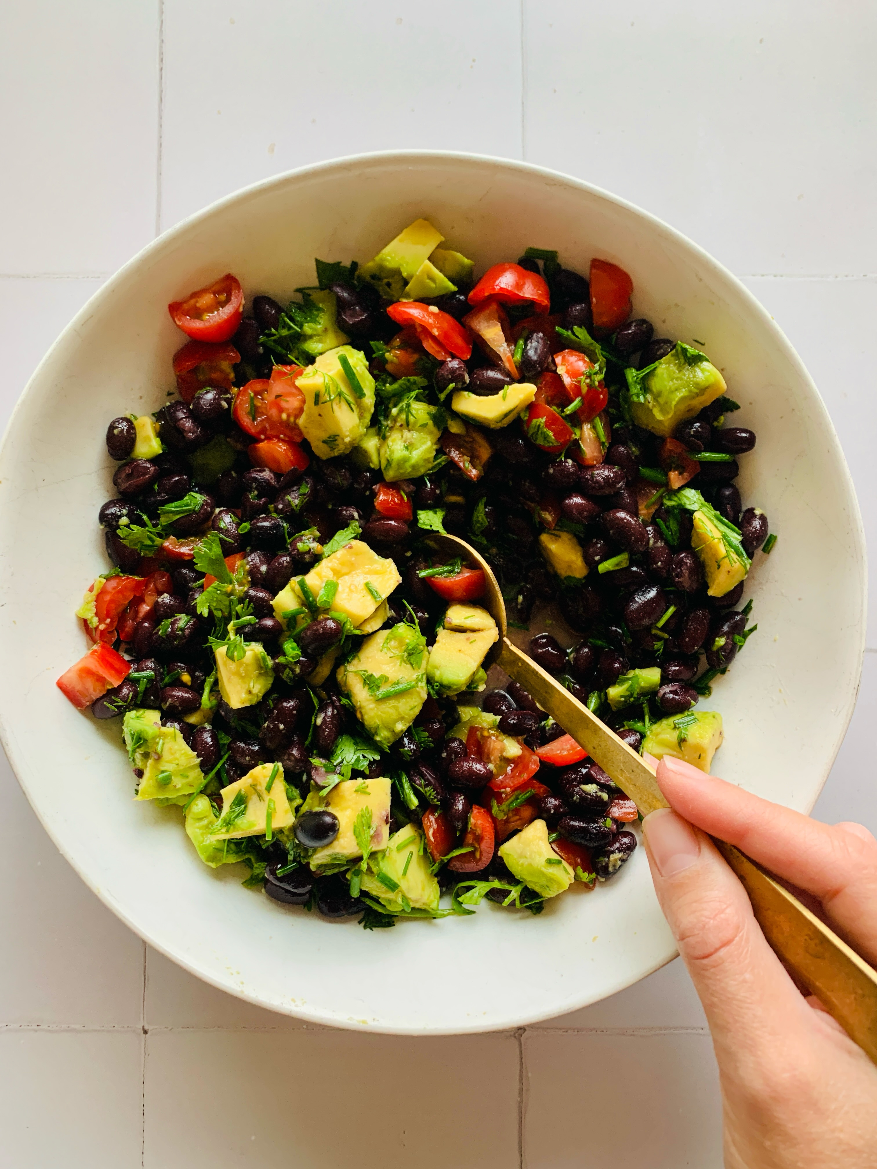 Easy Black Bean 🥑 Salad for dipping
I’ve been wanting to post the recipe for my Creamy Tomato Pasta Sauce (high protein thanks to cottage cheese) but I still haven’t gotten around to editing the footage for it. So in the meantime here’s a really easy and summery recipe for you...it’s a salad but works perfectly as a sort-of dip if you want to scoop it up with tortilla chips.
1 can black beans
1 avocado
handful cherry tomatoes, chopped
1 lime, juiced
handful chives, chopped
handful cilantro, chopped
pinch sea salt and pepper
If you like more intensity, add in:
a handful of chopped red onion and/or a minced clove of garlic
#blackbeansalad #avocadosalad #privatecheftoronto #personalcheftoronto #beansalad