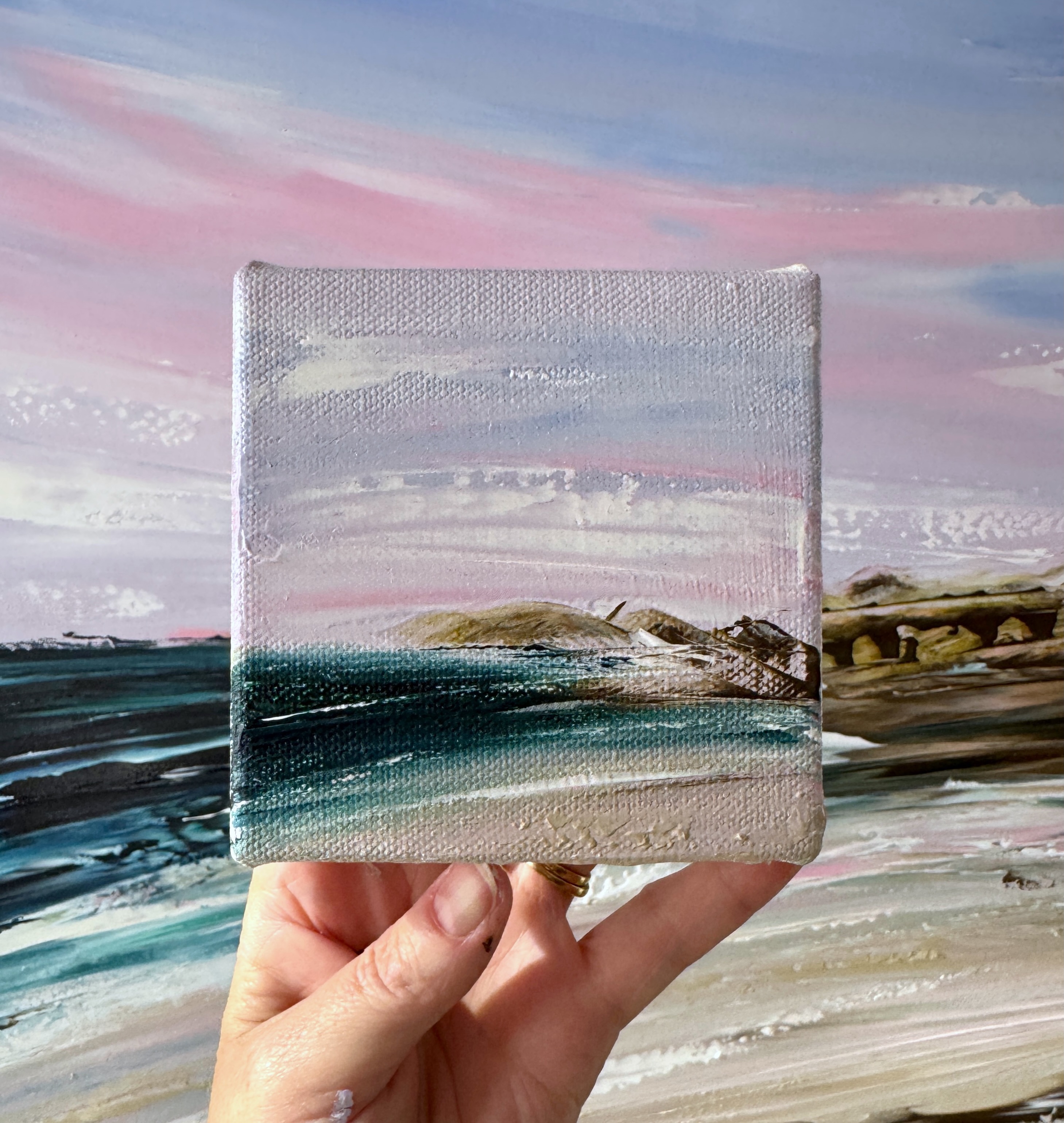 Started a new collection of petites…🩷 The last drop sold out within 24 hours so I know you’re loving them! Loving this one in my signature colours…and the fact it fuses almost seamlessly with the bigger artwork behind it! 👏🏻
#petitepainting #turquoisewaters #colourmehappy #sweetart #miniartwork