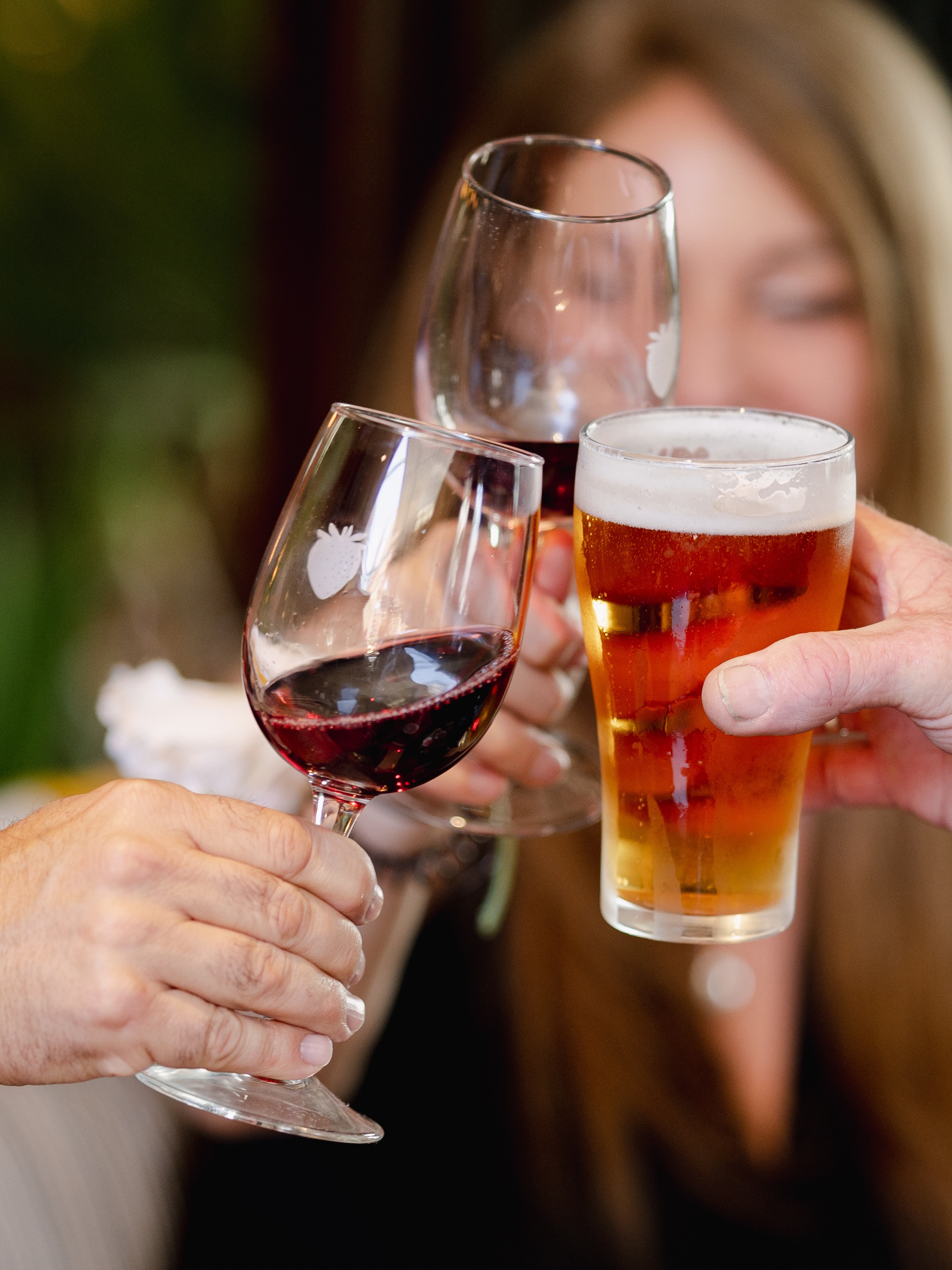 Here it comes! 🍺 Let’s bring in the good times at Strawberry Hills, because the only thing better than a Friday knock-off is a Friday knock-off with your crew, a cold one, and no reason to leave.
#StrawberryHillsHotel #SurryHillsPub #GoodTimesOnly #SydneyPubLife #CheersToTheWeekend