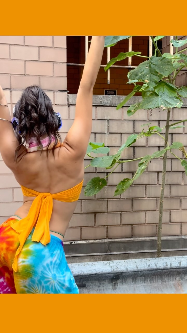 put your hands up if u love to dance 🕺🙋♀️