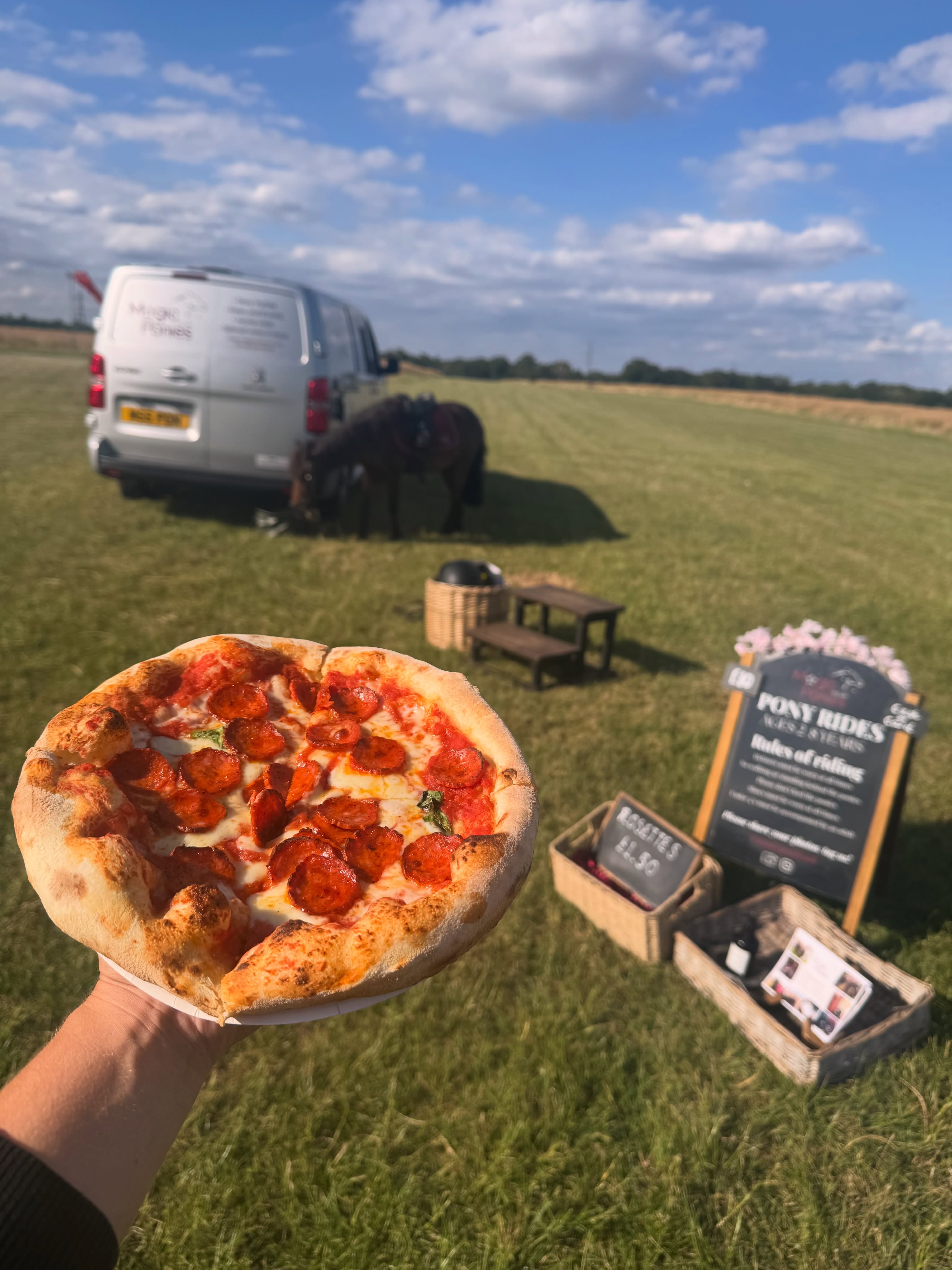 EDIT: holding off until the summer holidays so new start date TUESDAY 21st JULY
Tuesdays = ponies, pizza and Pugs at @thebarnkt9 with @cluckandcrusts 🐴🍕 every Tuesday 5pm-8pm!