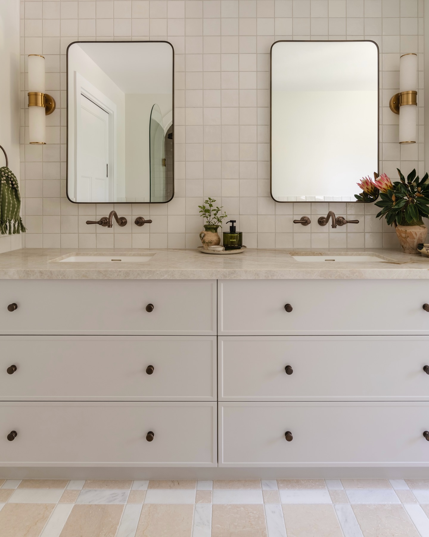 A room that continues to draw you in, no matter how many times you walk past. Designed as an escape from everyday life, this ensuite embraces softness at every turn. A restrained palette allows every curve, every vein of marble and every beautifully crafted fixture to speak for itself.
Photography: @hannahpuechmarin
#brisbaneinteriordesigner #ensuitedesign #luxuryinteriors #bathroomrenovation