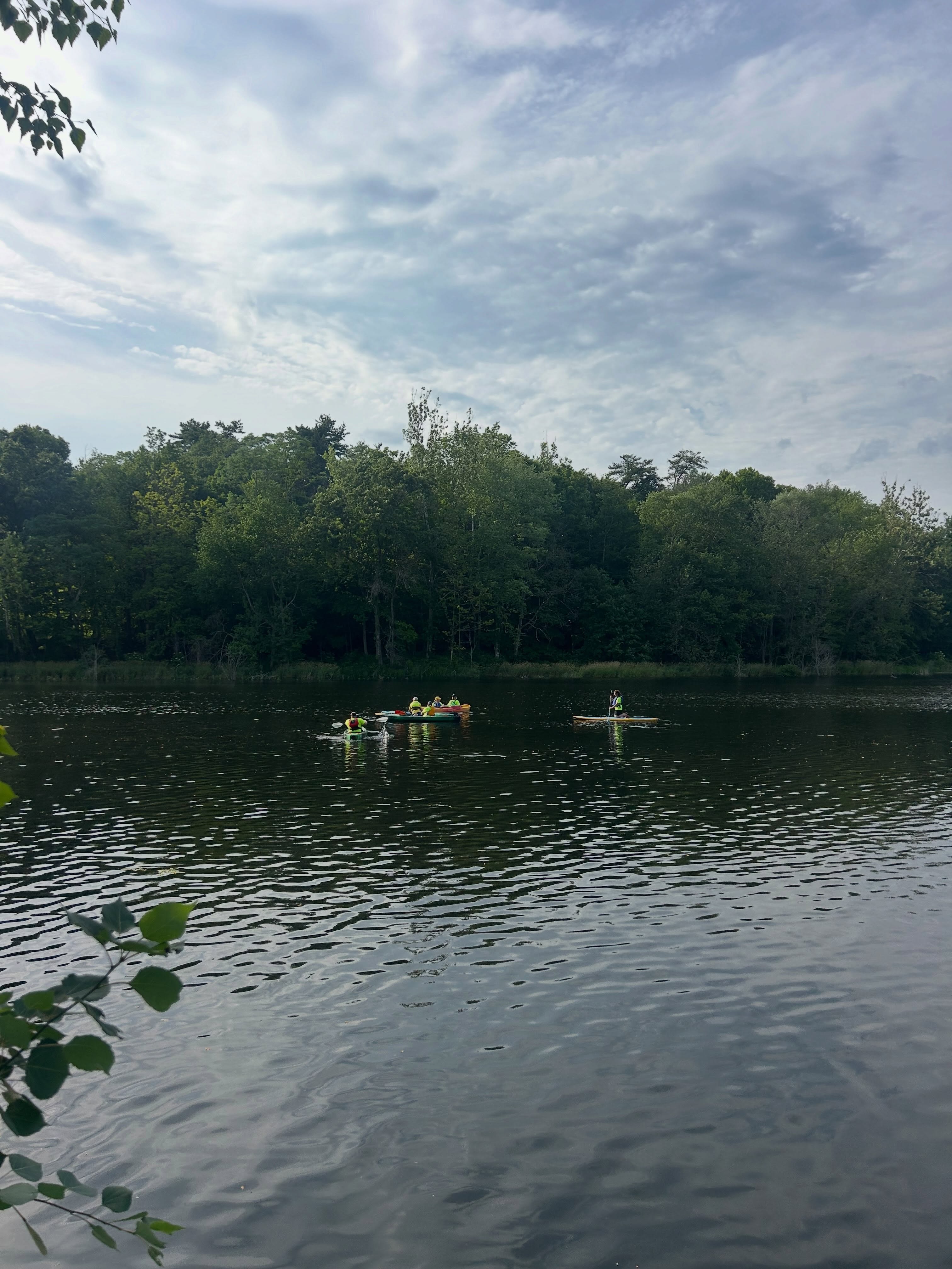 With all this heat do you find yourself dreaming of getting out on the water? 🌊 We still have adaptive kayaking spots available for next Tuesday and would love to have you out on the water!
Whether you’re looking to try kayaking for the first time or get back to doing what you love, our team is here to make it possible.
Reserve your session today through the link in our bio or on our website before spots fill up! 🛶💙
(Photos from our volunteer training!)