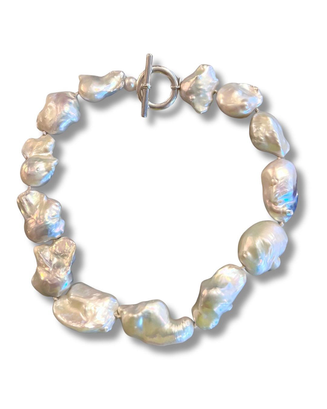 The super jumbo Keshi pearl necklace is available at @atelier_d_emotion in SoHo, NYC. What makes this piece so unusual is the sheer size of the pearls. A strand of pearls this large is hard to come by. Each pearl is a masterpiece on its own, no two Keshi pearls are ever the same. Balancing out the free-form shape of the pearls is a strong modern toggle clasp.
✨
Visit @atelier_d_emotion to try it on!
.
.
.
.
.
#mejiajewelry #madeinnewyork #sohoshopping #statementneckpiece #lovepearls