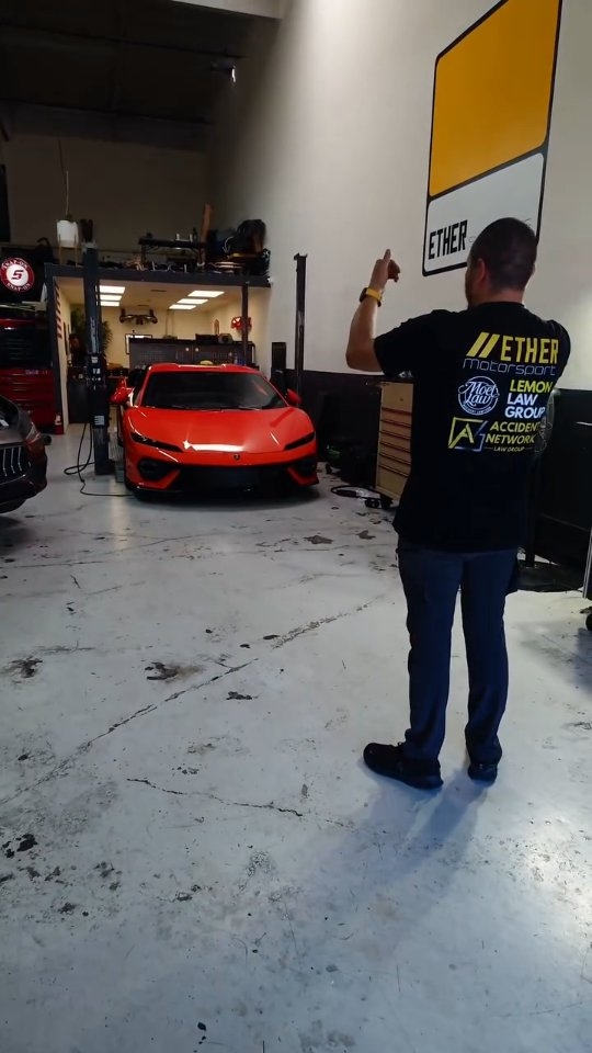 Finally, the first start up of the 4" race exhaust at @ether.supercars. Big enough for Mario and Luigi to get through it and it roars like King Koopa. Will it shoot fireballs?
#Lamborghini #temerario