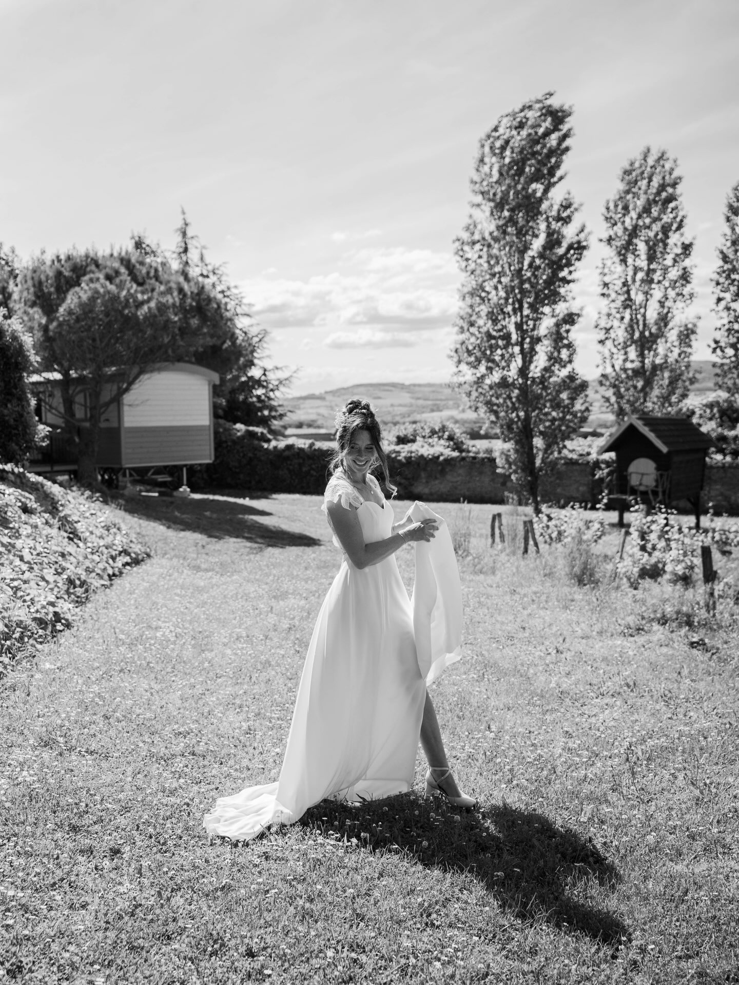 Quelques minutes avant la cérémonie ✨
#mariagelyon #photographemariage #photographemariagelyon #reportage #weddingphotography
@domaine_de_bellevue_ @virginie_dsfn