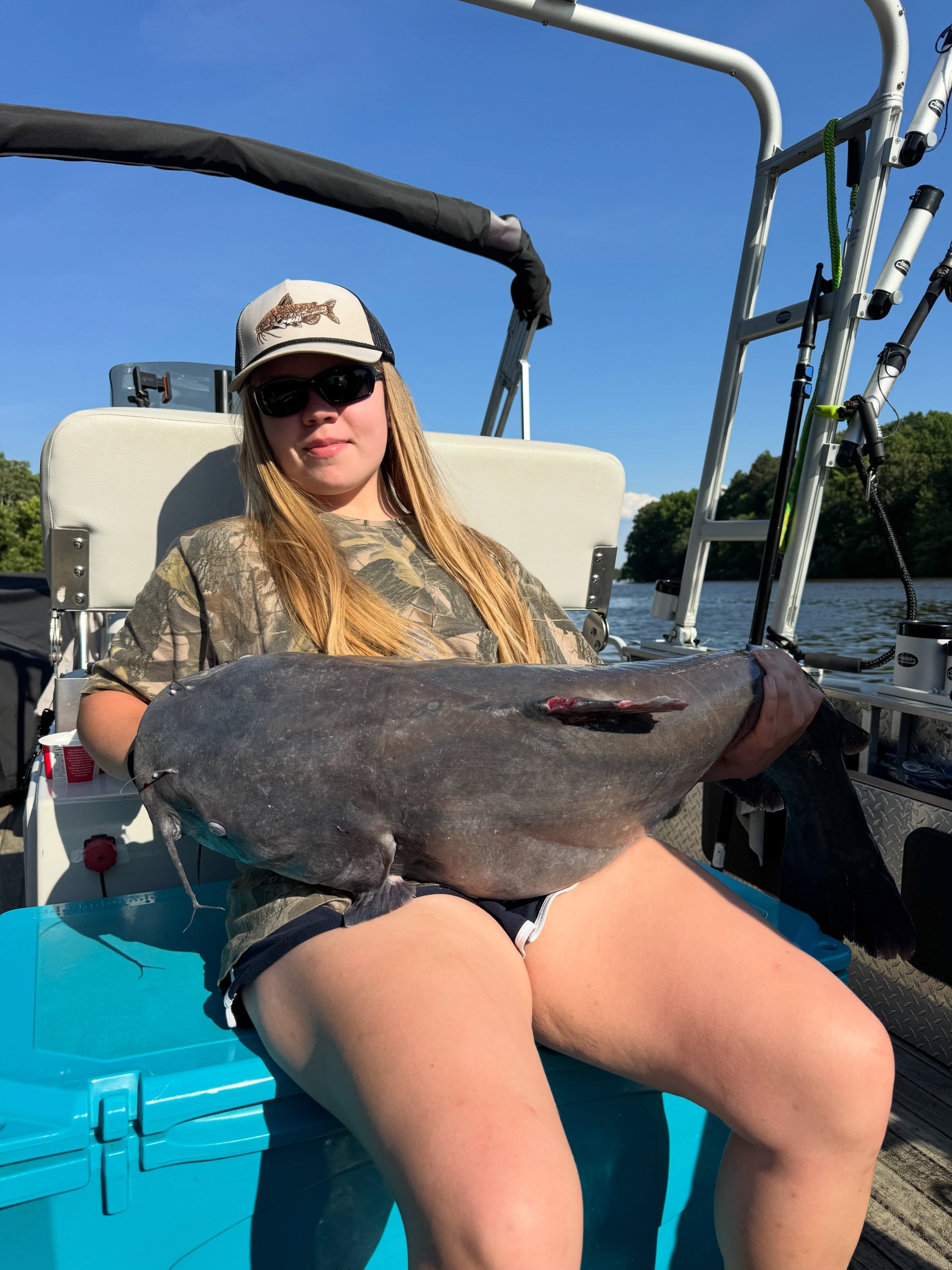 🎣 What a day on the James River! 🌊
A huge thank you to our incredible guests for joining us out on the water. You all fished hard, and the river definitely rewarded you with some absolute monster blues! 🐟💪
A massive congratulations on landing those trophy catfish! There is nothing quite like the thrill of reeling in a true James River giant, and you handled it like pros. 🏆👏
Want to see all the action and find out exactly how the day went down? Check out the full fishing report on our website now! 👇
🔗 https://www.goobertimeguideservice.com/post/trophy-graduation-giants-james-river-blue-catfish-fishing
#GooberTimeGuideService #JamesRiver #BlueCatfish #TrophyFishing #CatfishFishing VirginiaFishing LifeOnTheWater CatchAndRelease