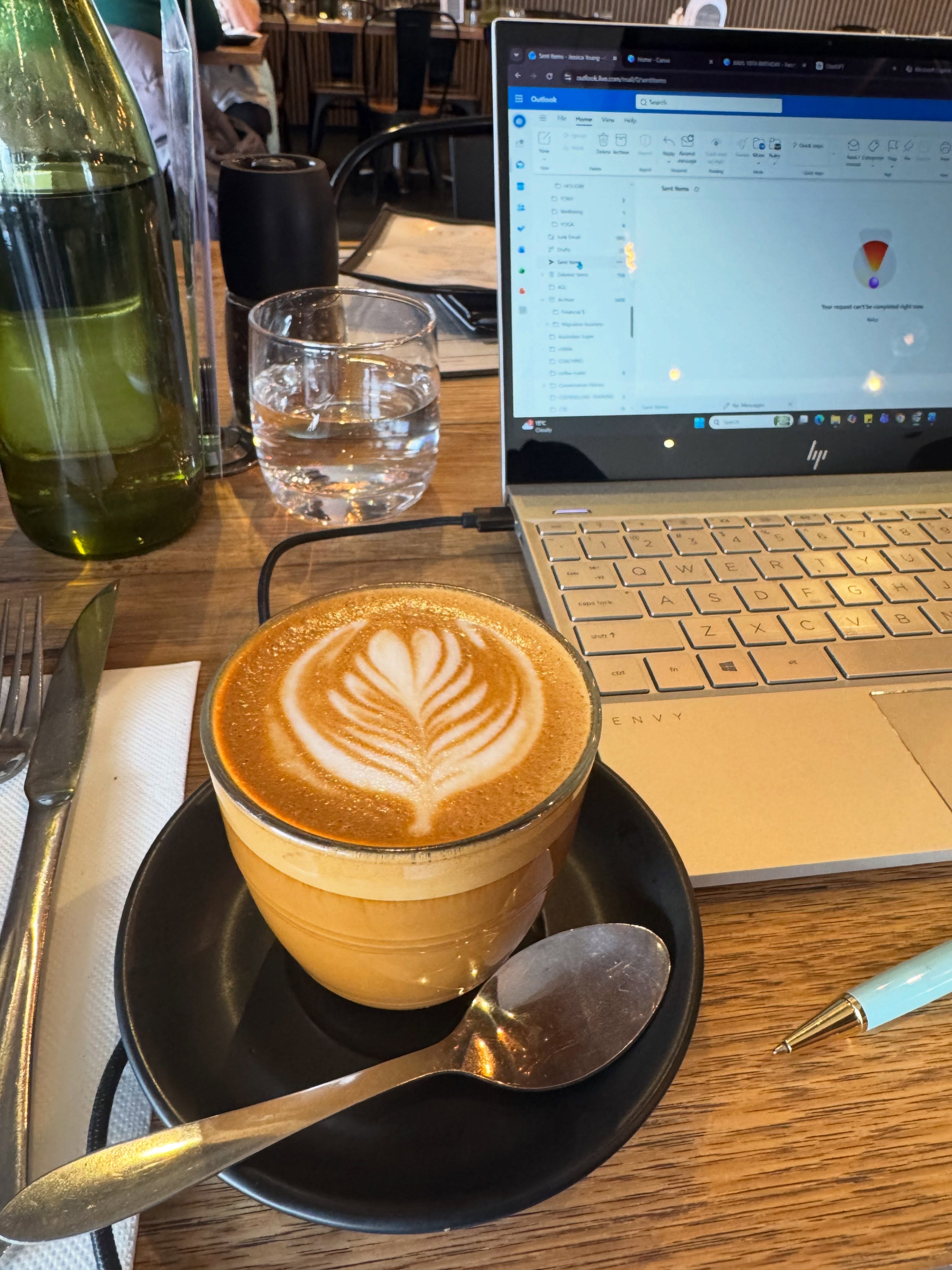 Small Business Owners, Start Ups & Entrepreneurs 👉
It’s been brought to my attention there hasn’t been much support , awareness and it’s been pretty lonely out there navigating the ins and outs of starting up or running a business !!
This said with l my Management, Law & Finance Background I look to offer group support sessions
Needing feedback if Thursday or Friday mornings would be most suitable ??!
