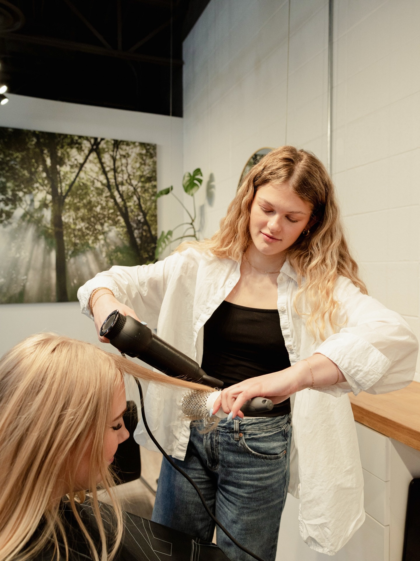 Do you have an event coming up and don’t want to style or wash your own hair? Book in for a shampoo & style to save the hassle of doing your own hair + get a little pampered because you deserve it!✨
Book online → https://www.adarahair.com/book-online
Or call ☏ 780-437-9191