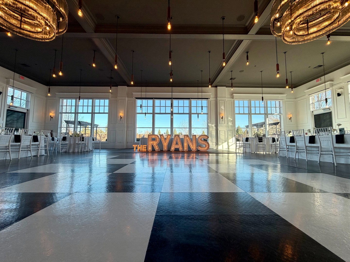Custom marquee letter last names make for a stunning backdrop, unforgettable photos and a personalized touch your guests will love.
Reach out today for a free quote β https://www.iowaglowco.com/