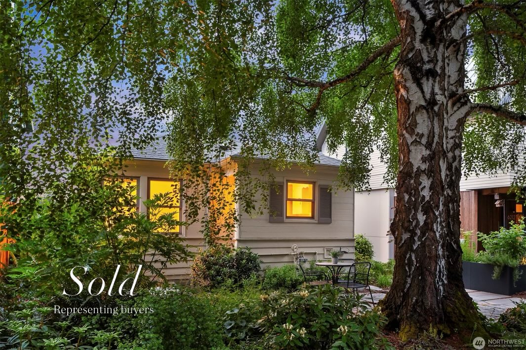 Recent sales for some fabulous clients.
One buying their very first home. One growing into the next chapter with more space for their family and selling their first home. And one downsizing, moving closer to kids and grandkids.
Three different life stages. Three very different goals.
There is nothing I love more than helping people navigate these moments with confidence, during, often times, the difficult and emotional part of transition. Thank you for trusting me to be part of your journey! 🤍
#SeattleRealEstate #SeattleRealtor #JustSold