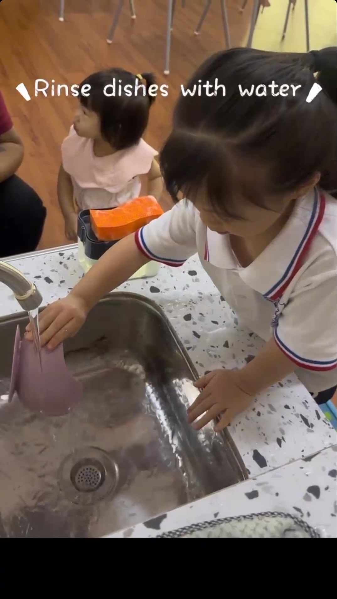 Tiny helpers doing their own dish washing, proud little souls✌🏻 #victoriashire #preschool #kindergarten #puchong #putraheights