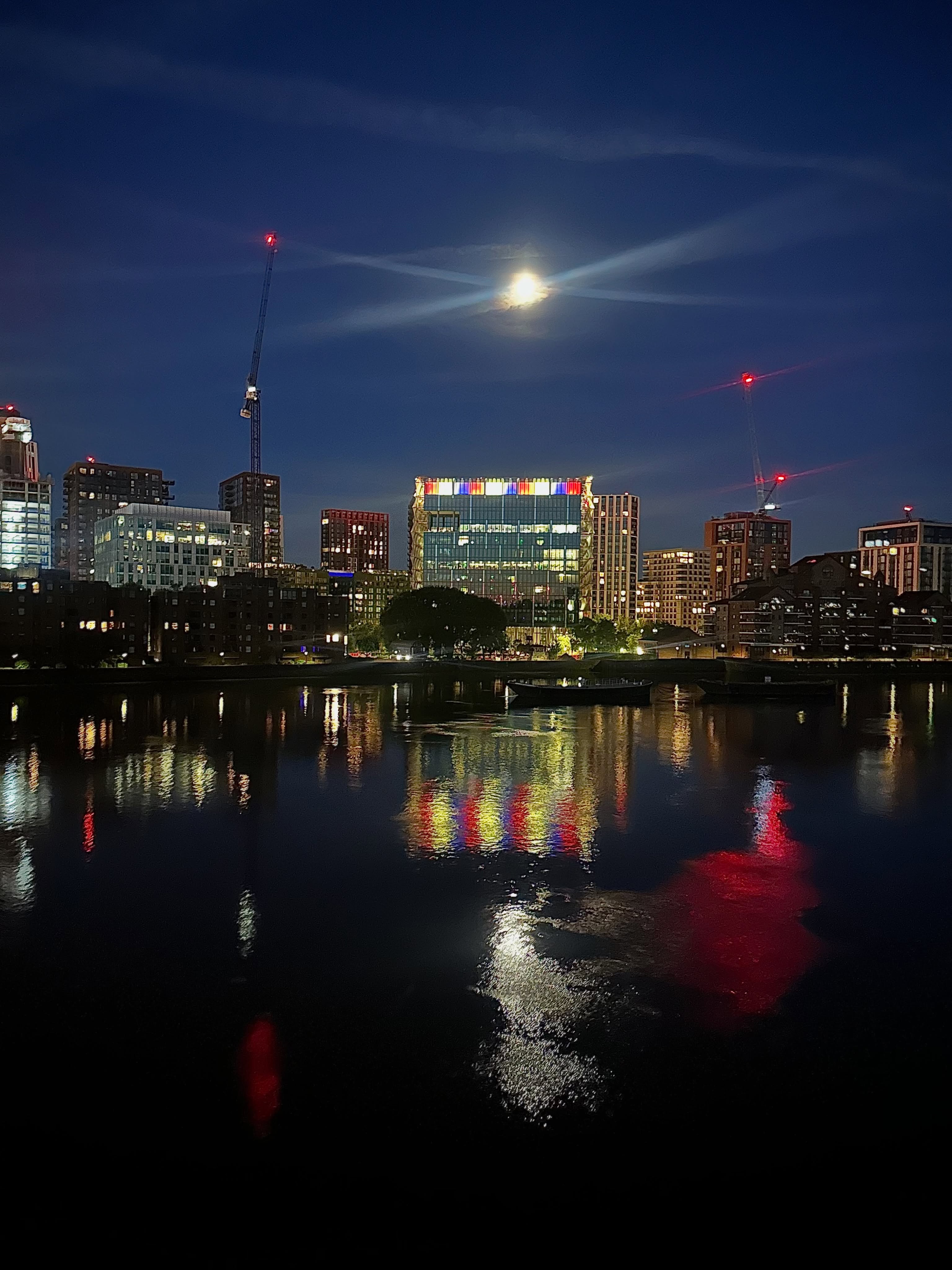 A remarkable sight across the Thames at 3:30 this morning.
The American Embassy especially illuminated in red, white and blue beneath the full moon on the eve of Independence Day.
Wishing all our American friends a wonderful Fourth of July. 🇺🇸
#FourthOfJuly # #AmericanEmbassy #paulmccartney #RiverThames