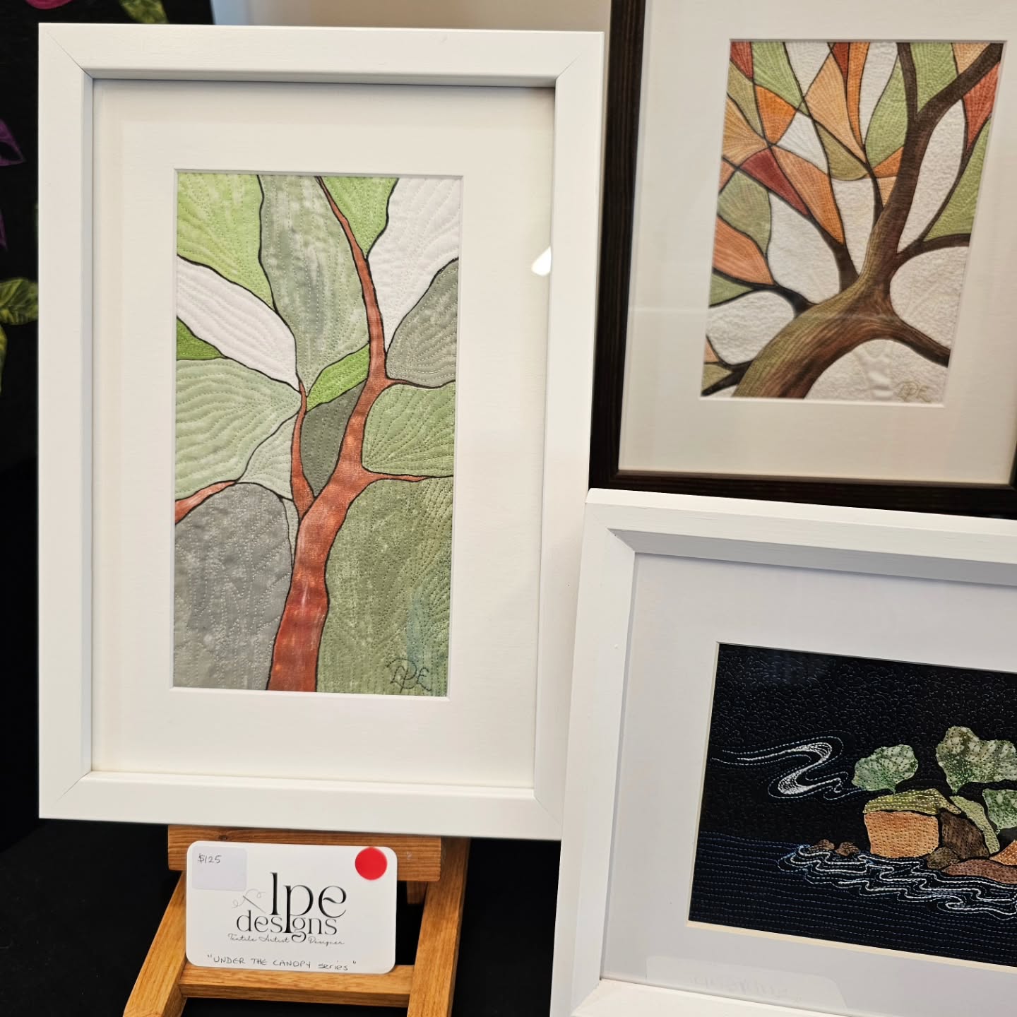 Wonderful day at the Auckland Quiltmakers Show today. Lots of interesting visitors, great conversations, and sales. Great to see so many people❣️ Open again tomorrow from 10-4pm, at the Mt Albert Memorial Hall, New North Road.
A beautiful day topped off by an evening stroll at Mission Bay, with a pretty sunset.
#textileartexhibition #artquilts #landscapeartquilts #contemporarystitch #sunsetcolours