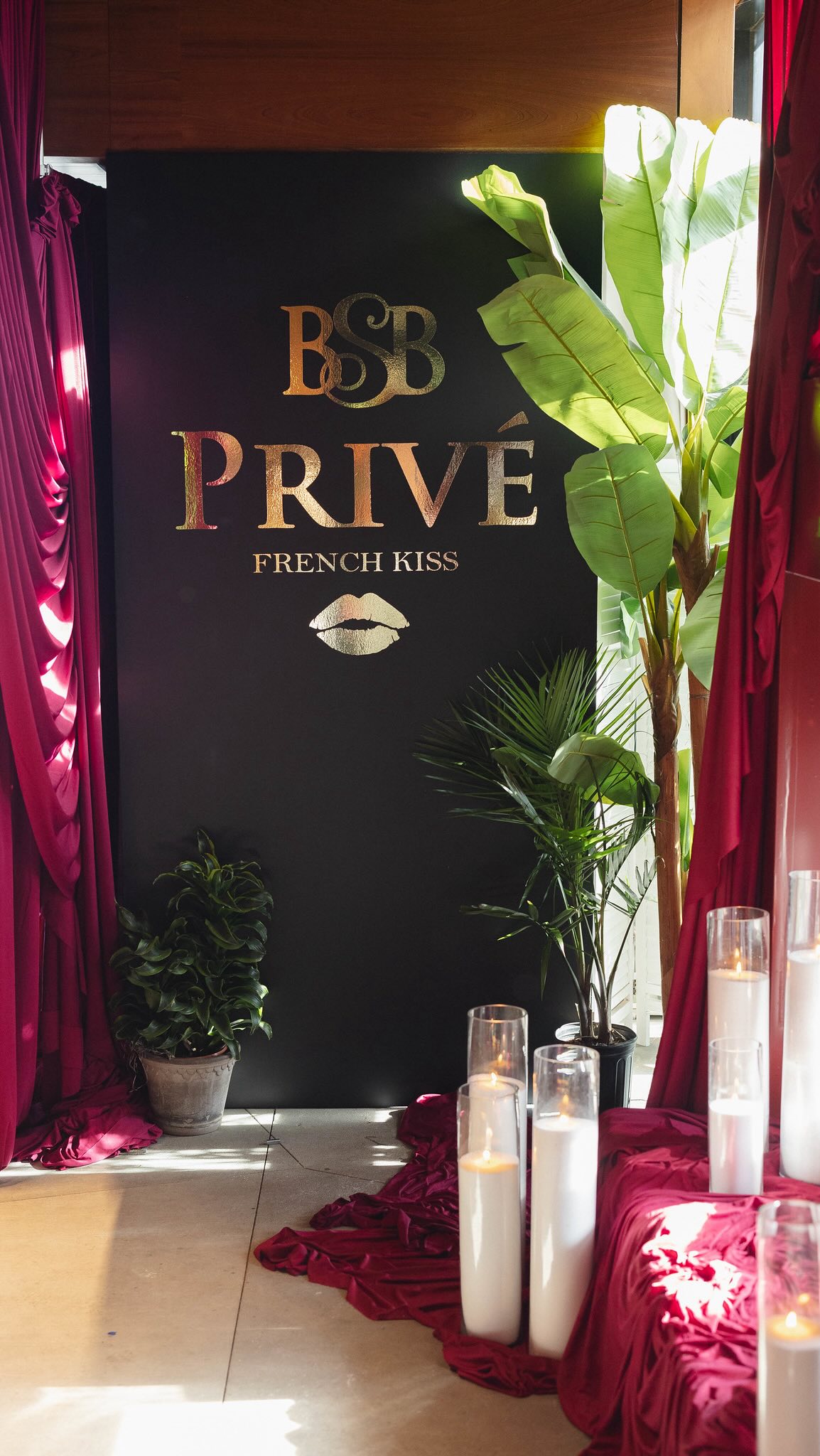 @brwnsugarbabe Privè A French Kiss Affair! This decor was so elegant
Client | @brwnsugarbabe
Hotel | @virginhotelsnola
Design | @ellybevents
Printing and installation | @lacedvinylshoppe
Floral, Decor, Rentals and Event Production | @decor2remember_
#decor2remember #houston #decorinspo