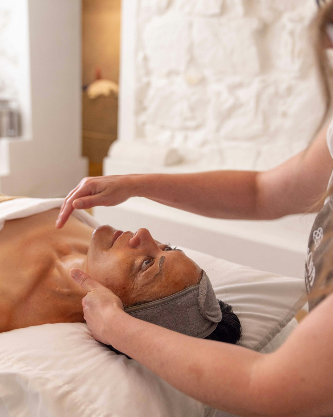 A facial at Nova isn't just relaxing. It's intentional. ✨
Yes, you will sink into the table and let the day fall away. But beneath the calm, every choice is deliberate. Your cleanser, your actives, your mask, the pressure of each step. Nothing is one-size-fits-all.
Following corneotherapy principles, we work with your skin as it is today. Your concerns, your barrier, your skin's behaviour, and the way the season is shifting it. Using Dermaviduals, treatments are tailored and even compounded to suit exactly what your skin is asking for, because reactive skin needs regulation, not aggression, and healthy skin behaves differently.
This is skin care that protects before it corrects, and supports your skin's long term health rather than chasing a quick fix.
Relaxing, yes. But every moment is chosen with you in mind.
Book a bespoke facial via the link in our bio.
#NovaHolisticSpa #Dermaviduals #Corneotherapy #SkinHealth #HobartFacial #BarrierFirst #HobartWellness