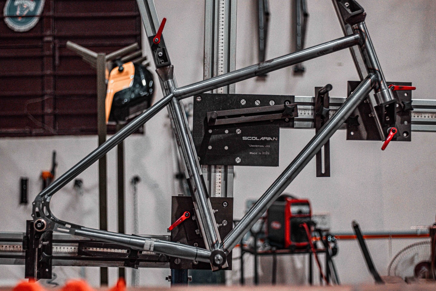 @scolarian_bikes custom frame in the making.
This one sits right at the crossover between a drop bar #MTB and a #gravel frame, built for bigger tyres, modern standards, and all-road versatility.
• 148 mm x 12 mm rear thru axle spacing
• 73 mm BSA bottom bracket
• Externally butted seat tube for a 27.2 mm seatpost
• Tyre clearance for 650B / 27.5 x 61 mm (2.4”) tyres
• Scolarian UDH dropout with flat mount