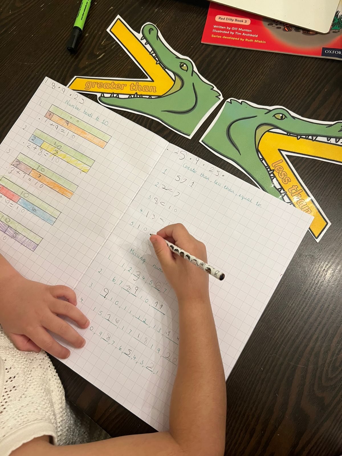 This Year 1 learner has been working hard on key number skills, including place value, addition and subtraction using a number line, and comparing numbers using greater than (>), less than (<), and equal to (=).
Through engaging, hands-on activities (and everyone’s favourite hungry crocodile! 🐊), children develop a deeper understanding of number relationships and strengthen their mathematical reasoning skills.
Every session is tailored to the child’s individual learning needs, helping them build confidence, accuracy, and a positive attitude towards maths 🧡
#year1maths #placevalue #numberline #mathsconfidence #britishcurriculum
