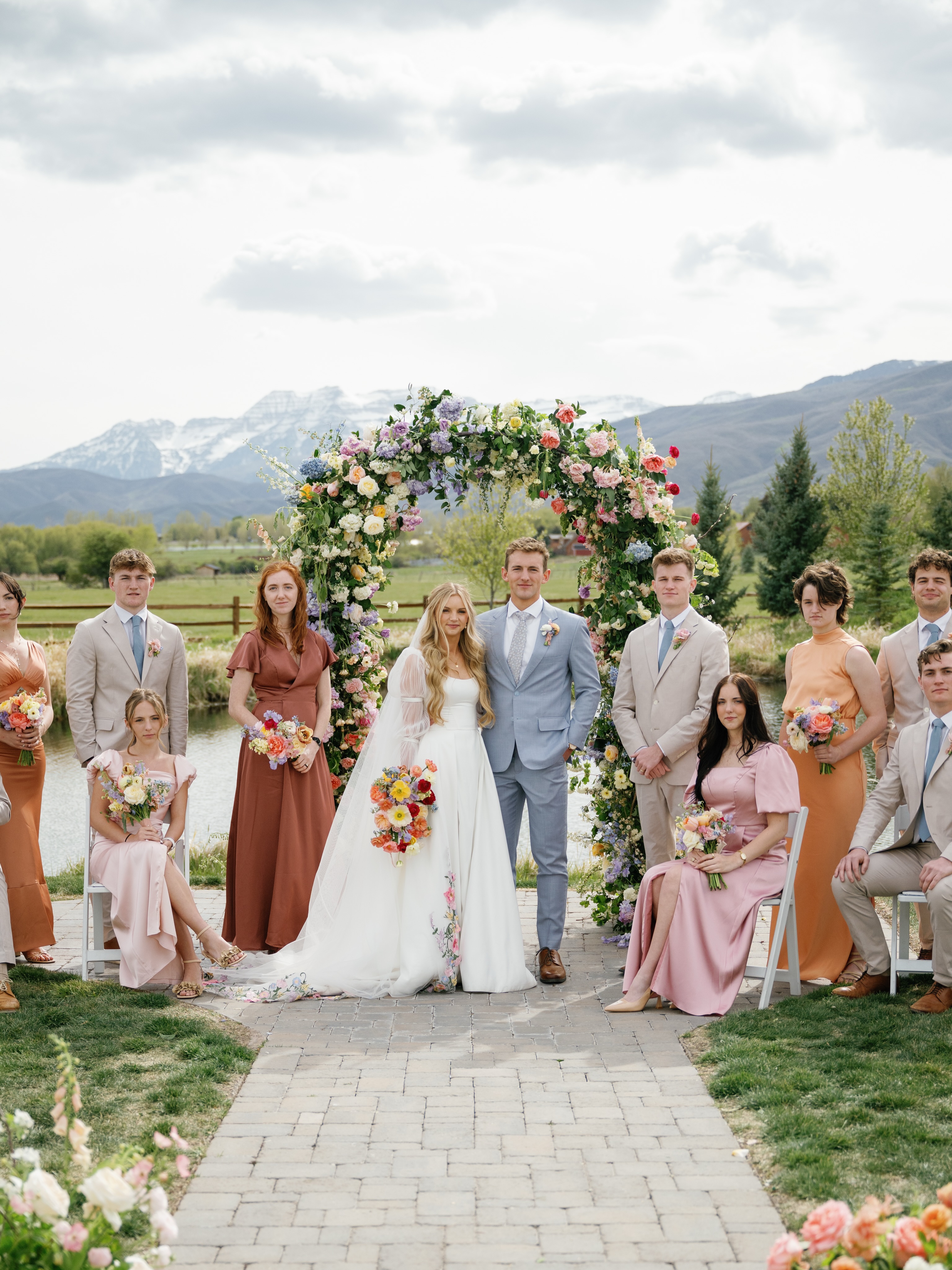 Garden party aesthetic? Yes please 🤩🌸🌿🍓🦋
Photographer @themanosphotoandfilm
Venue @riverbottomsranch
Bride @whitswalker
HMUA @marisarosemph
Catering @culinarycrafts
Rentals @allouteventrental
Gown @fantasybridalut
Alterations @hemingandfitz
Rings @forgejewelryworks @shanecompany
Floral, decor & coordination @delaflor.studioco