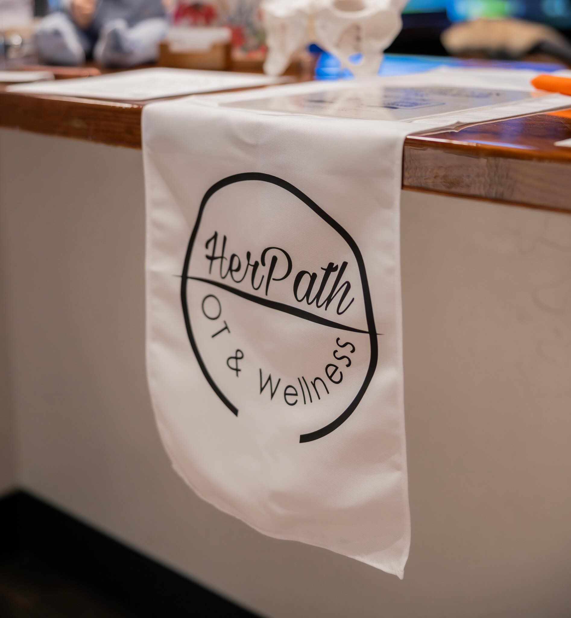 Had so much fun at @fittogetherstudio.visalia mommy & me Pilates pop up this past weekend! I was able to connect with so many wonderful women and talk about pelvic health! Special shout out to @agomes.photography for capturing my table so beautifully!