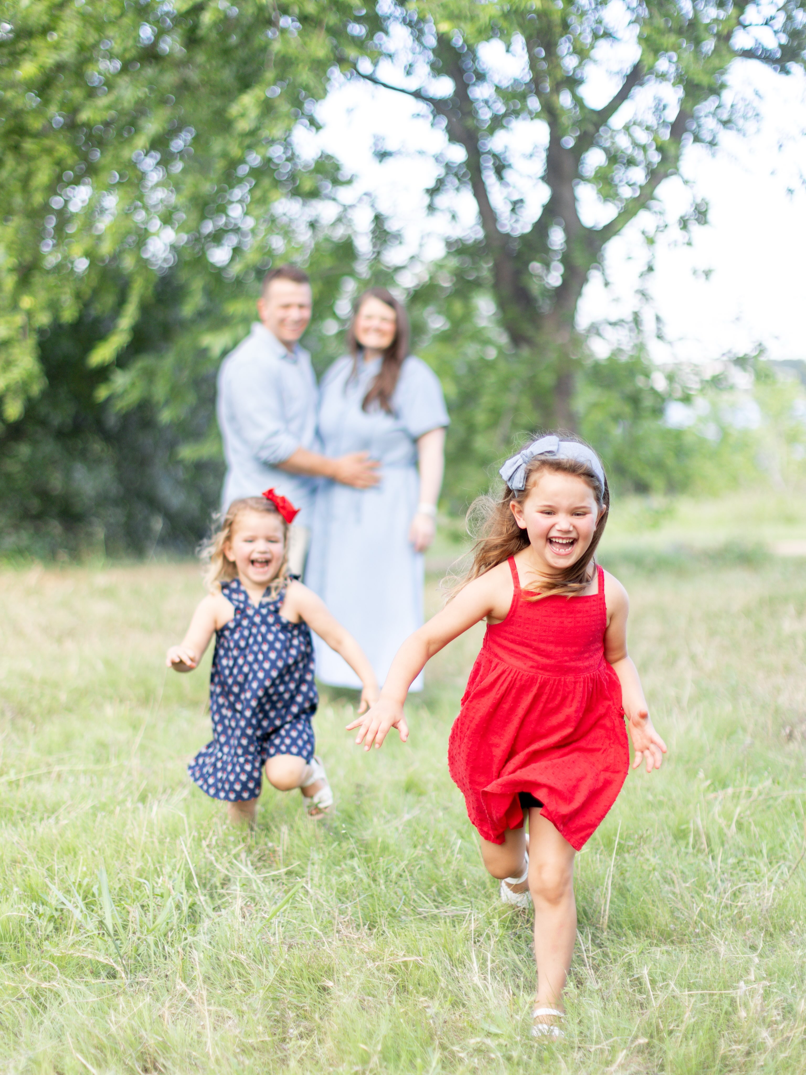 If this photo doesn’t sound like giggles, I don’t know what does. Actually, this whole session was nothing but smiles and laughs. My kind of people! ❤️🇺🇸